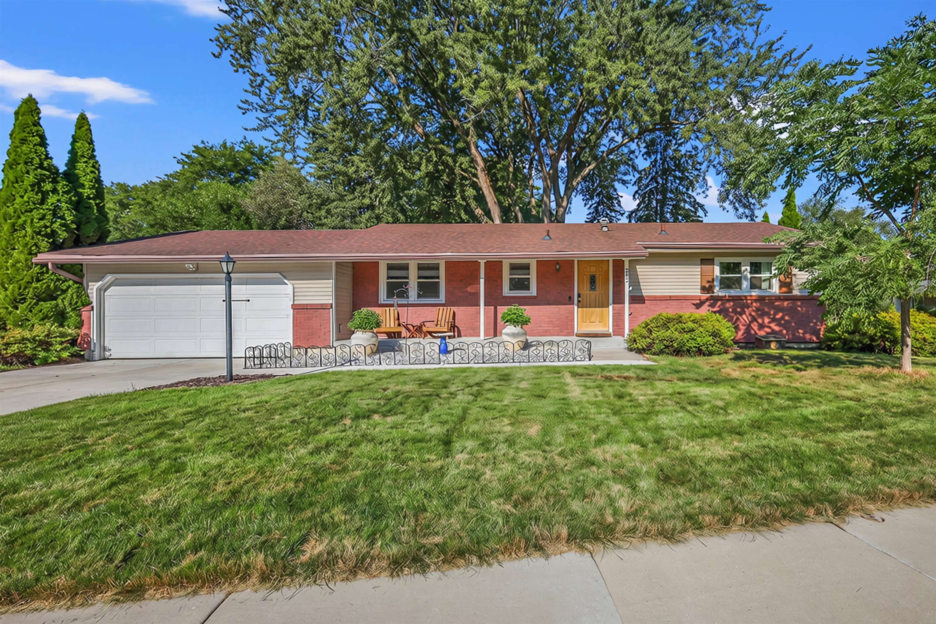 212 Major Way Property Photo 1