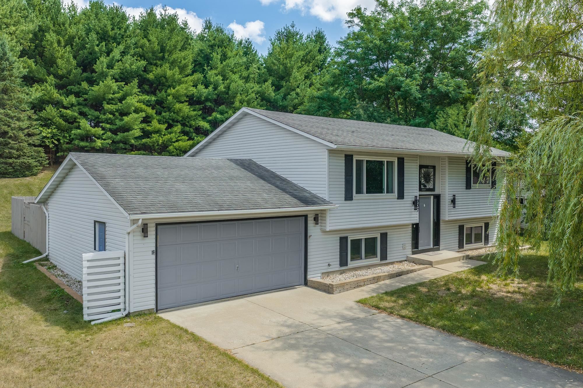 937 Justin Circle Property Photo 1