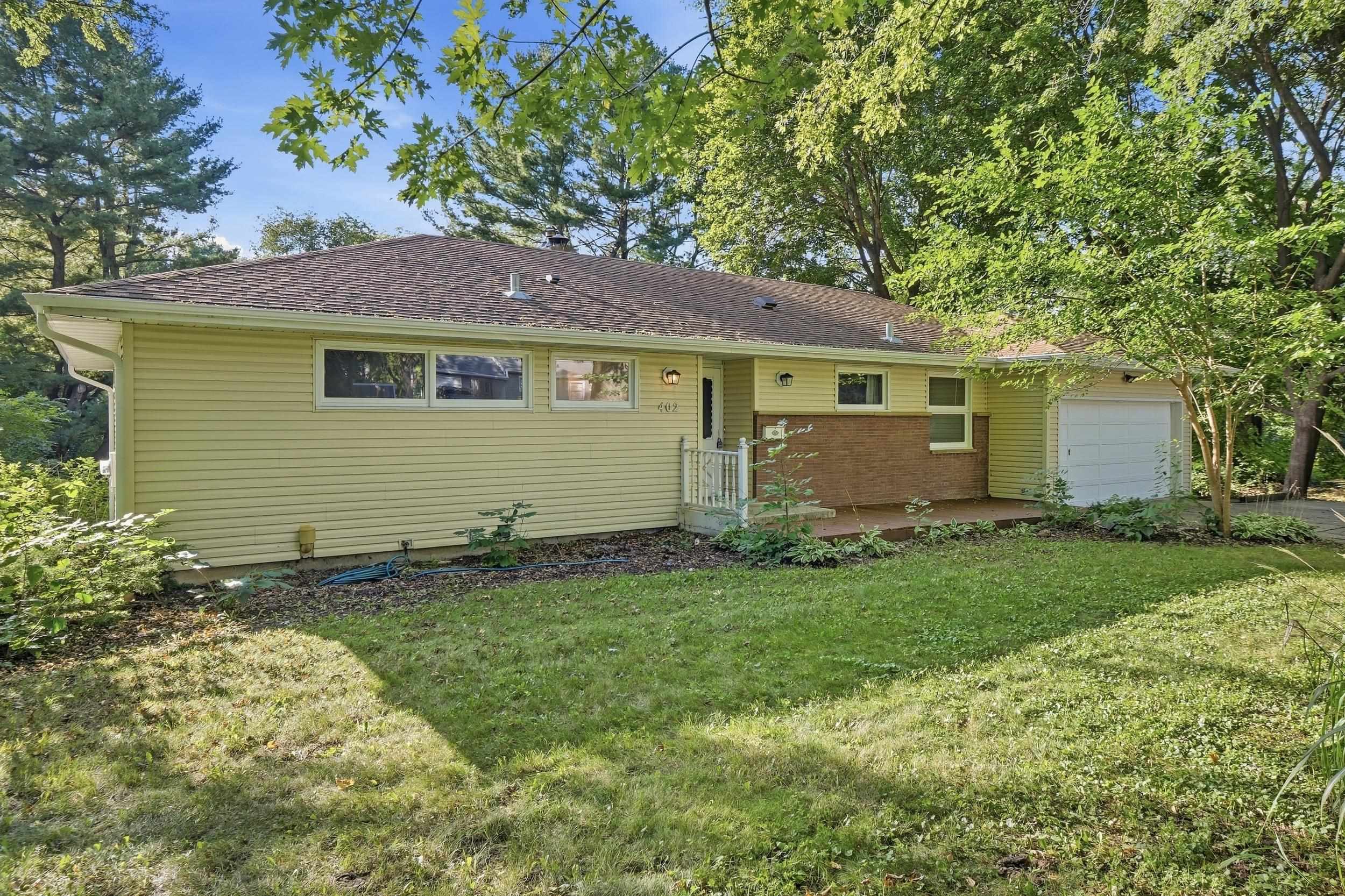 402 E Dean Avenue Property Photo 1