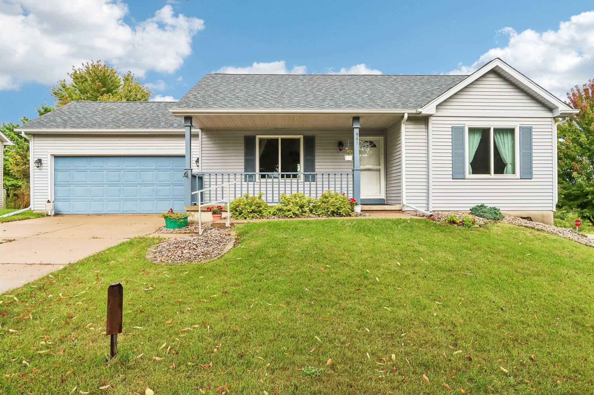 941 Vista Ridge Drive Property Photo 1