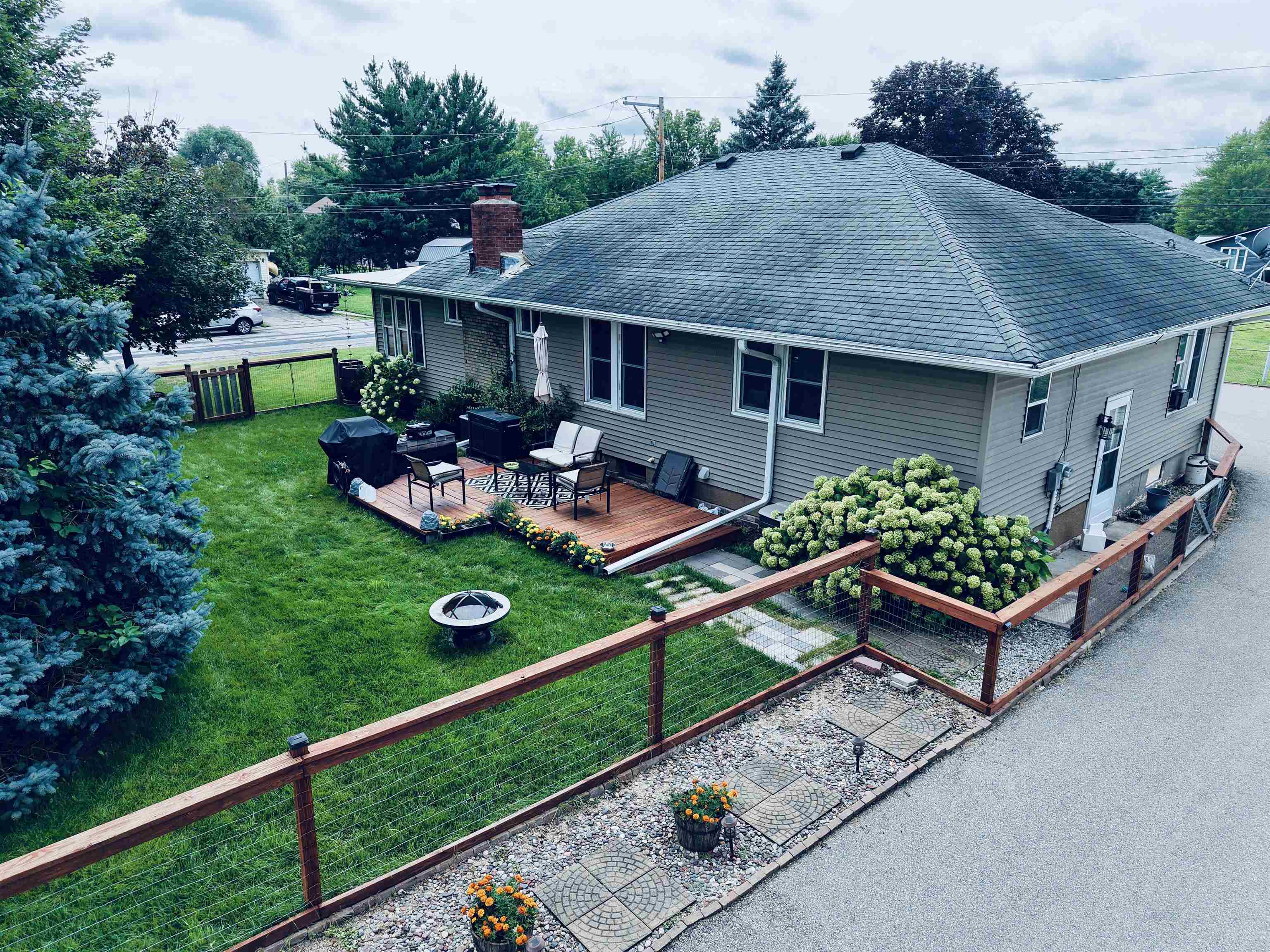 511 E Wells Street Property Photo 1