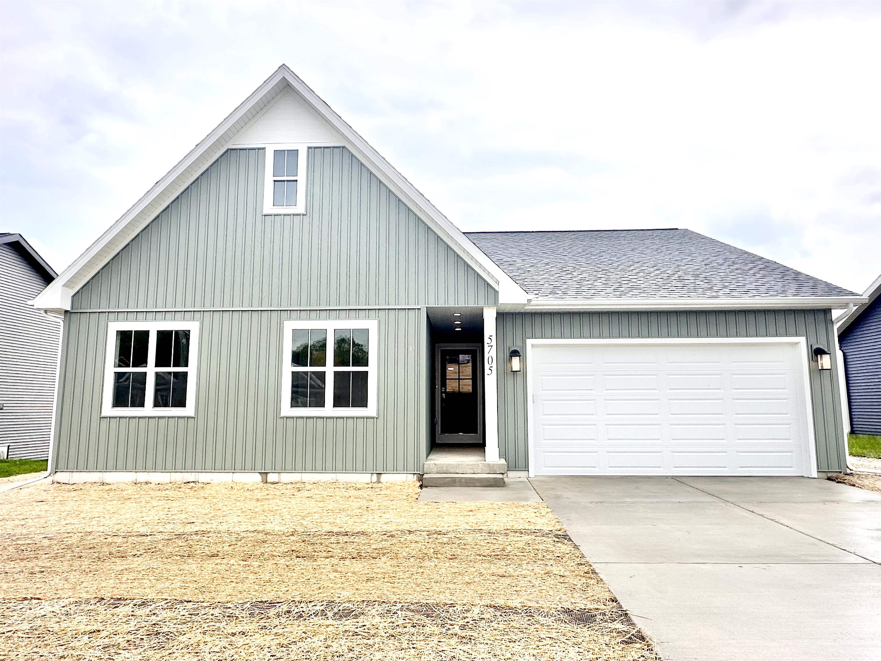 10427 N Stone Barn Drive Property Photo 1