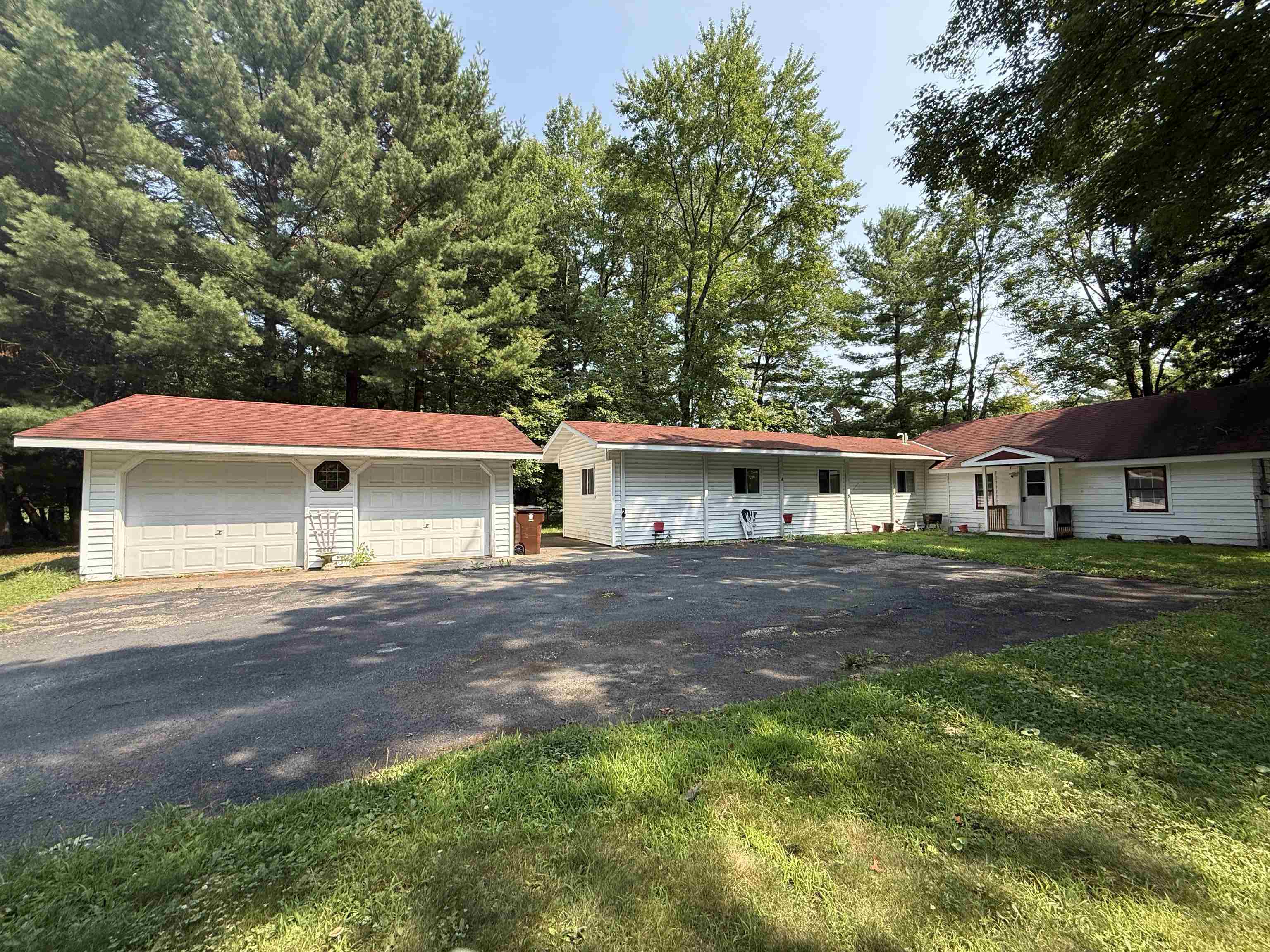 1451 Evergreen Court Property Photo 1