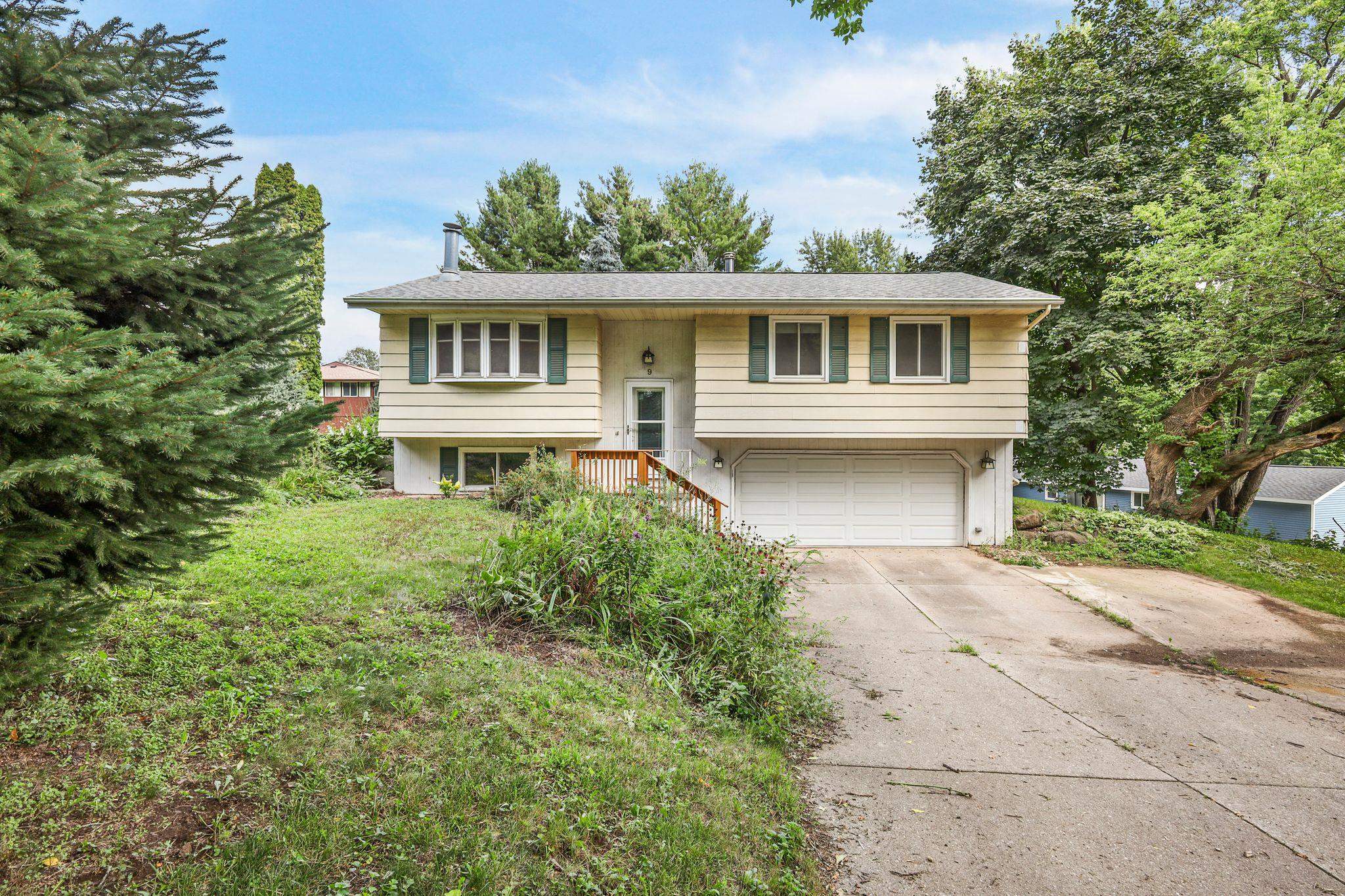 9 Esther Court Property Photo 1