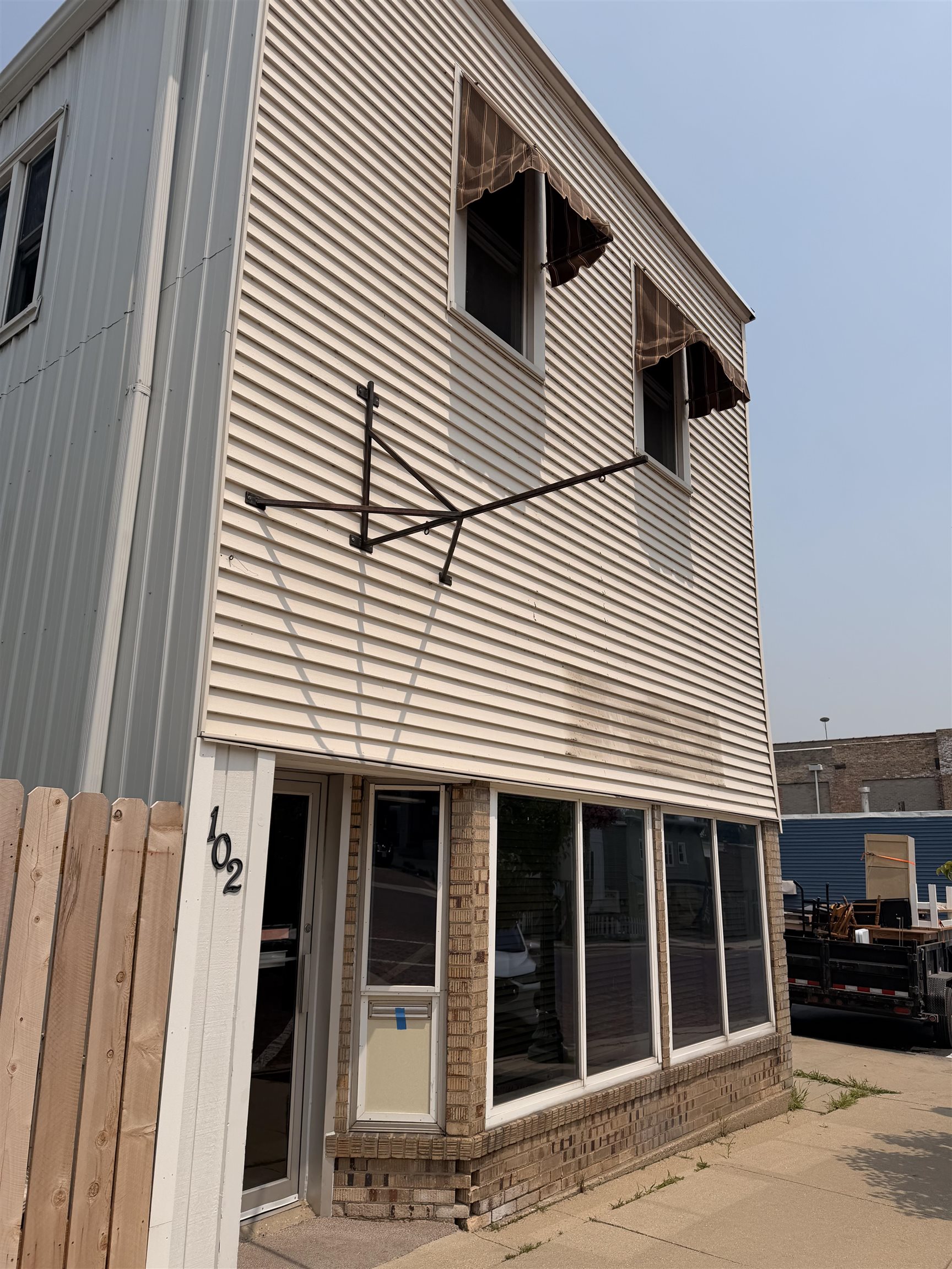 102 E Main Street Property Photo 1