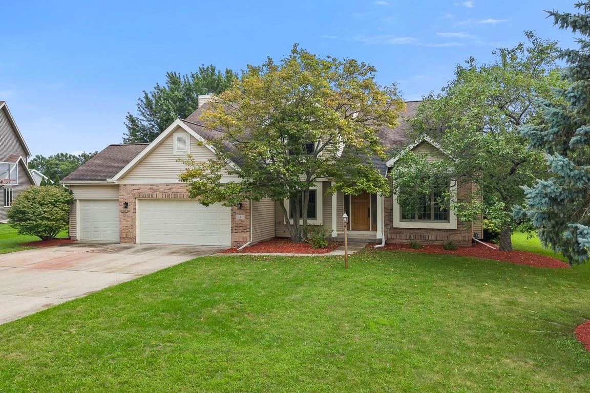 2 Cranbrook Circle Property Photo 1