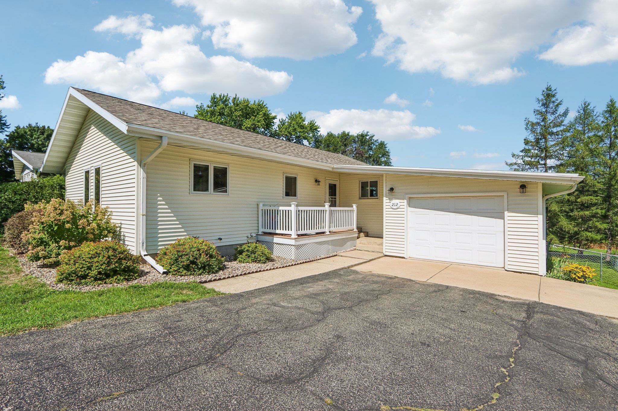 212 Nesheim Trail Property Photo 1