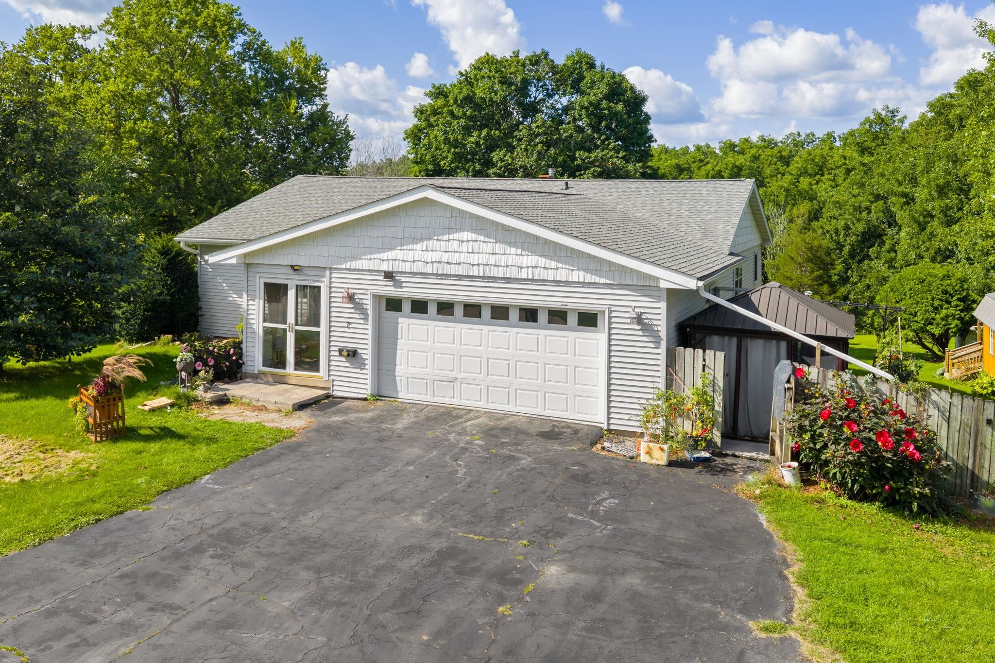 7 Parkwood Drive Property Photo 1