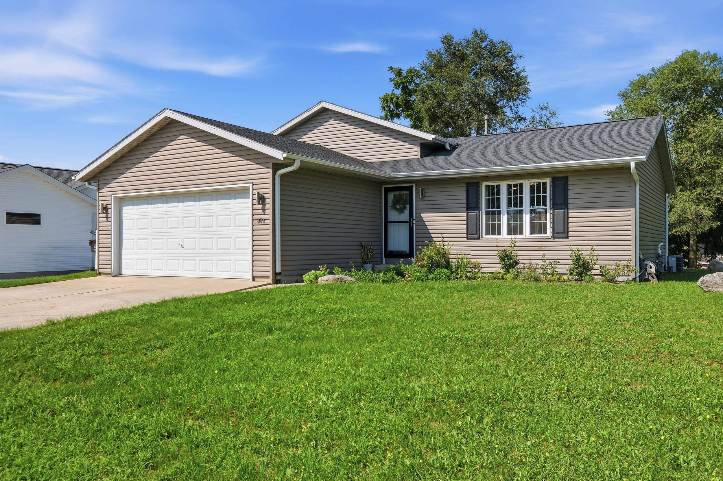 301 Ridgeview Drive Property Photo 1