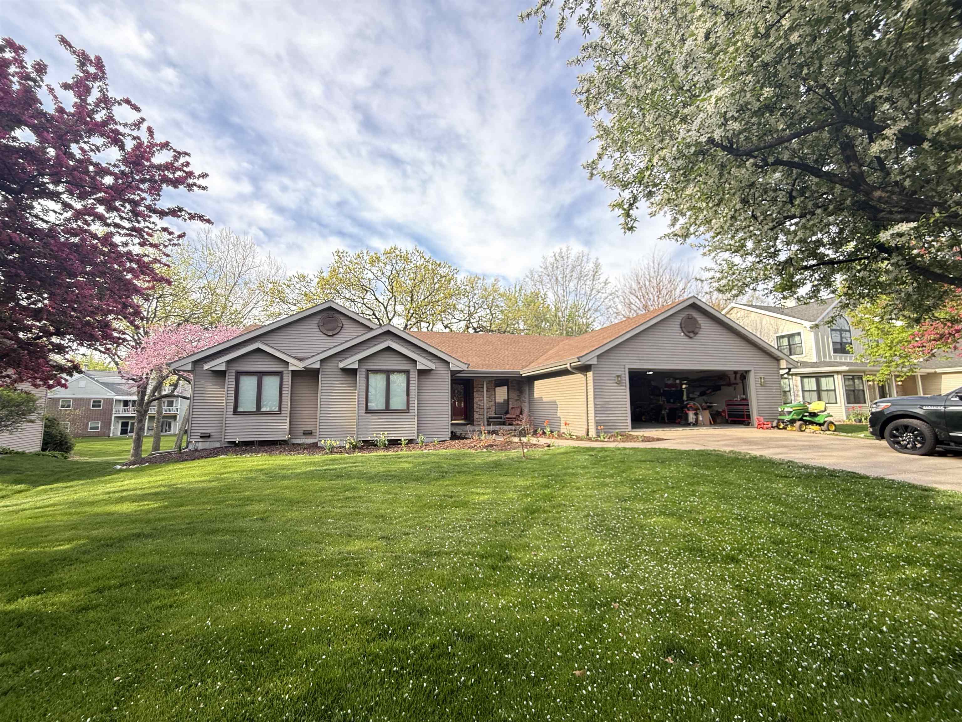 308 Fox Circle Property Photo 1