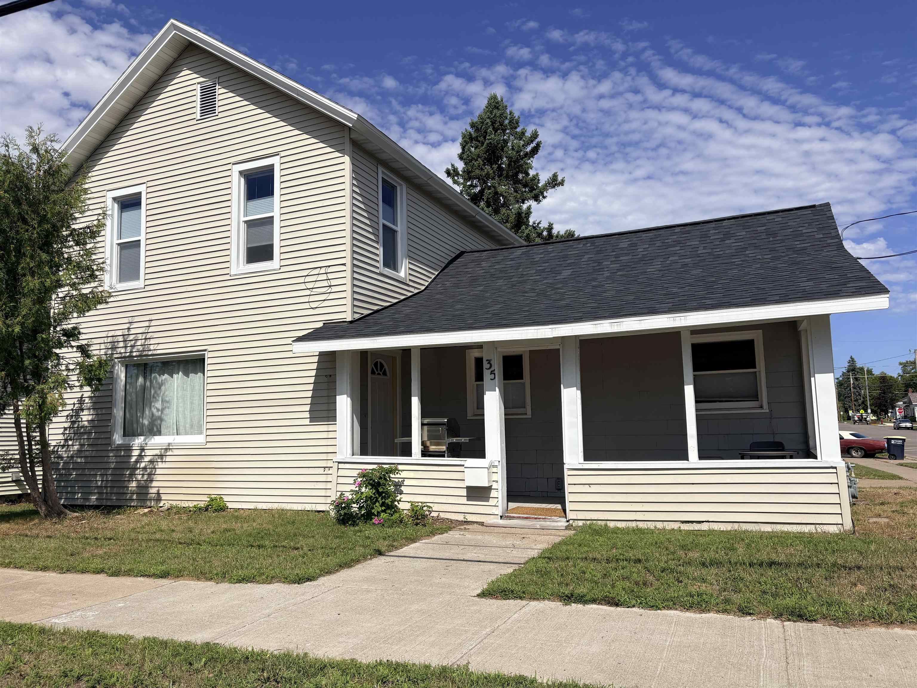 35 E Randall Avenue Property Photo 1
