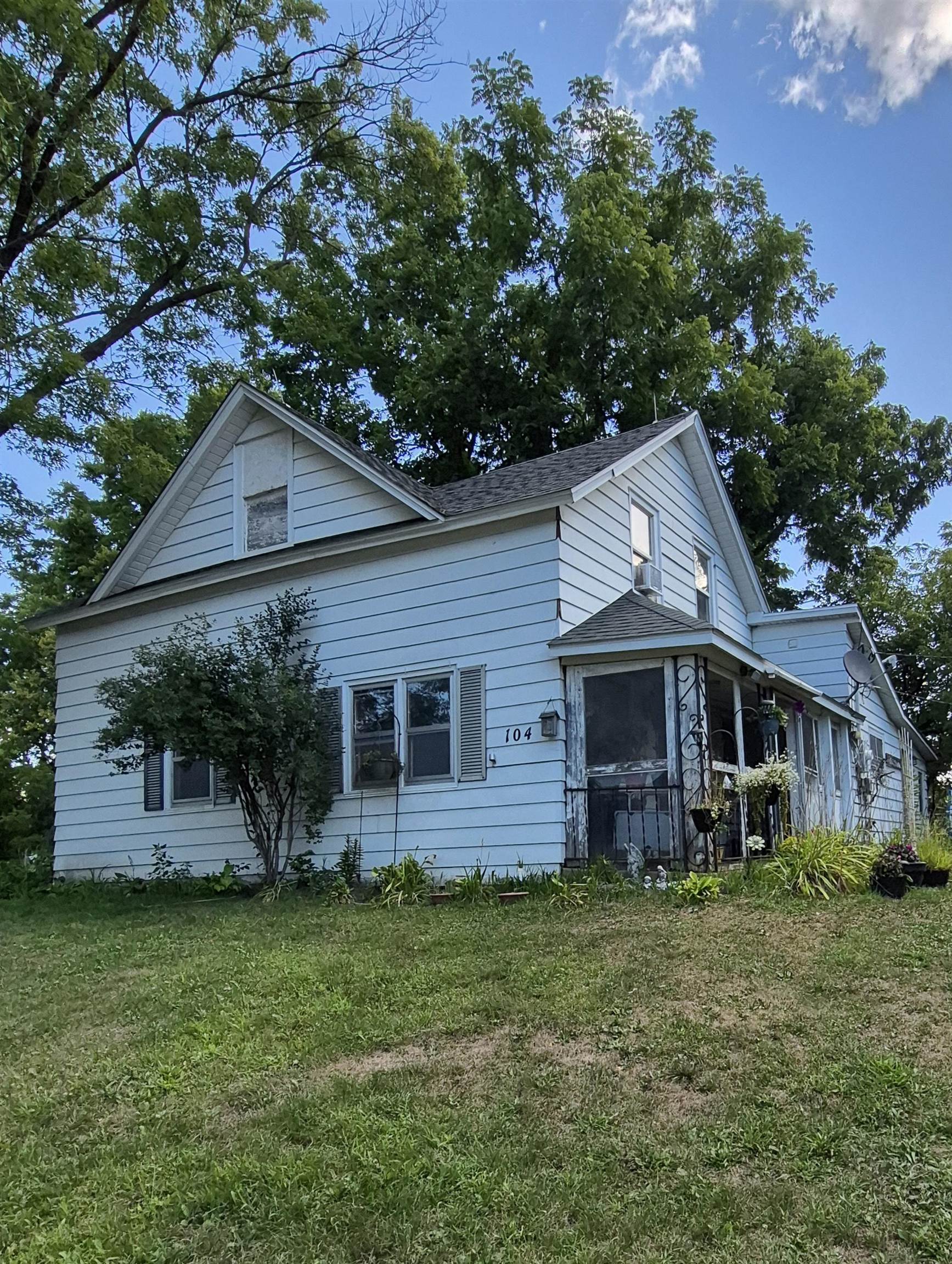 104 S Washington Street Property Photo 1