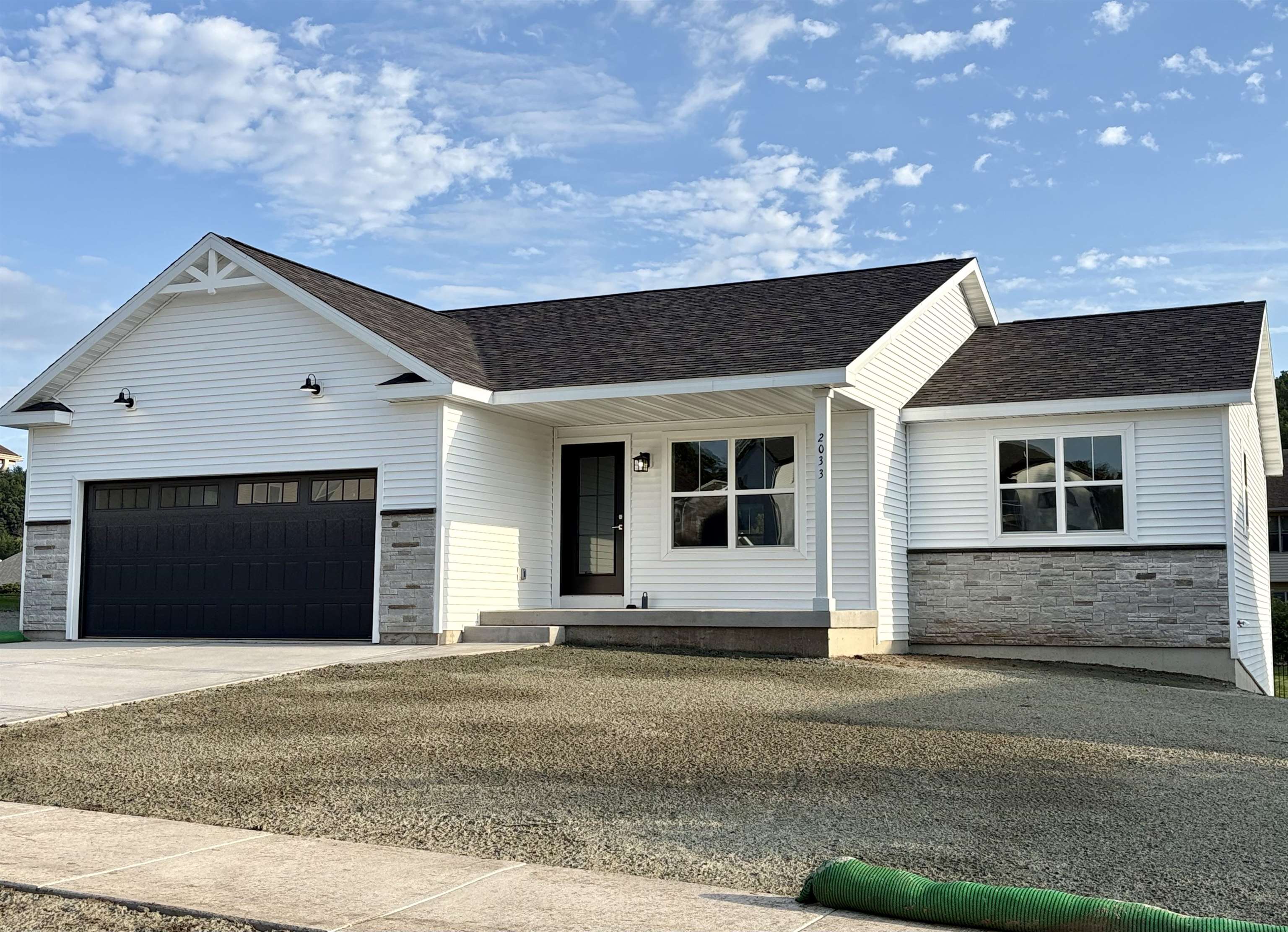 2033 Handel Street Property Photo 1