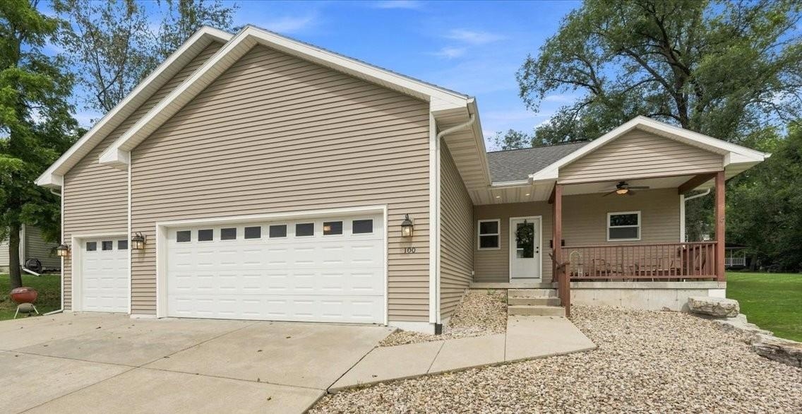 100 Isham Street Property Photo 1