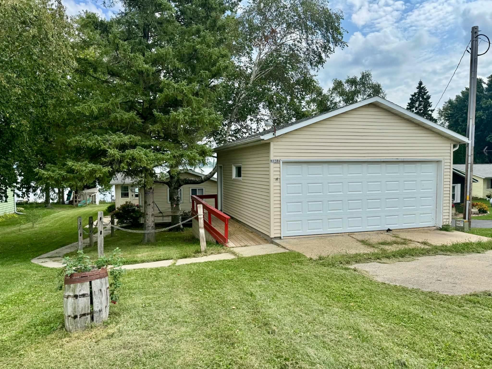 N9384 Idlehour Drive Property Photo 1