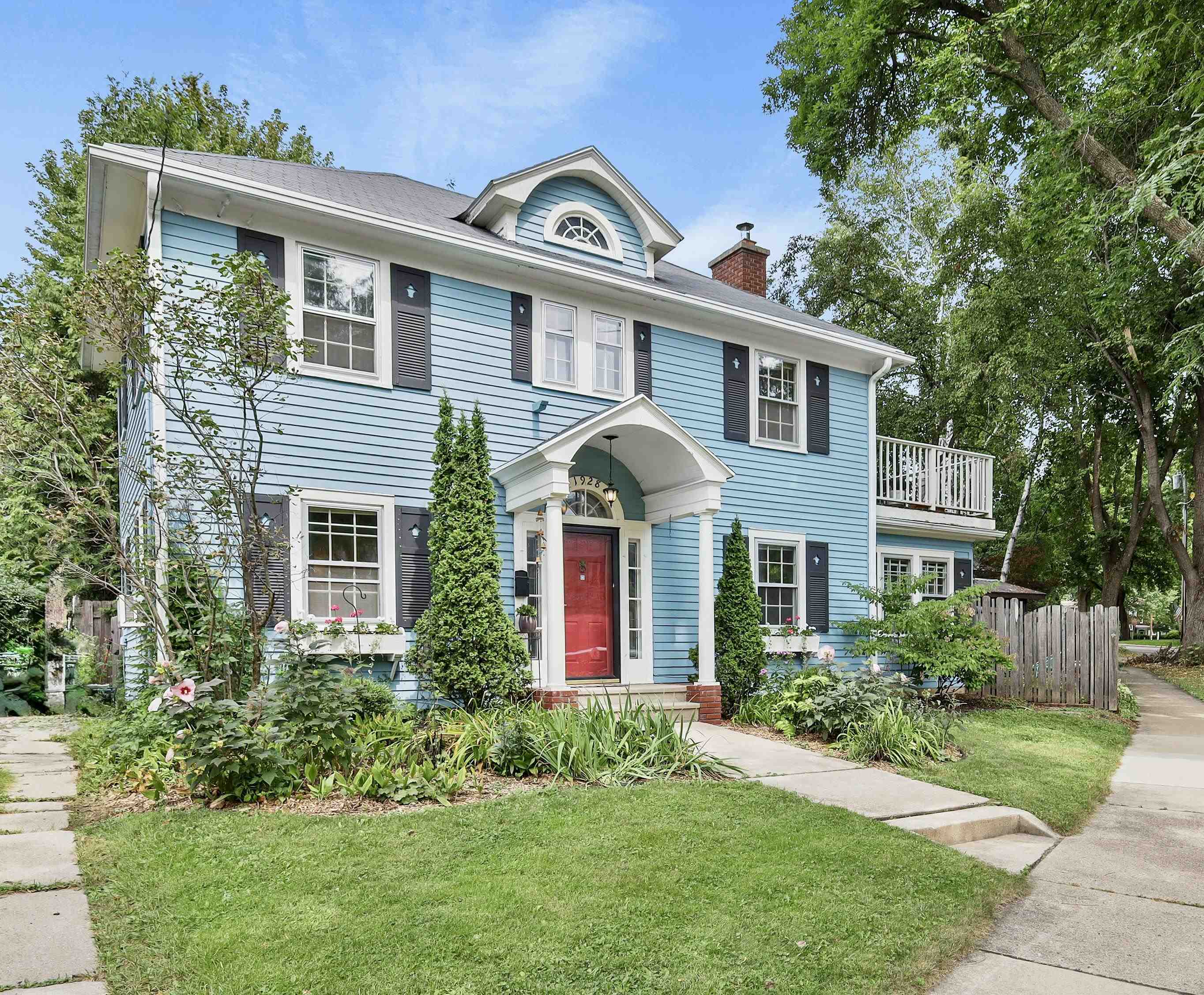 1928 Commonwealth Avenue Property Photo 1