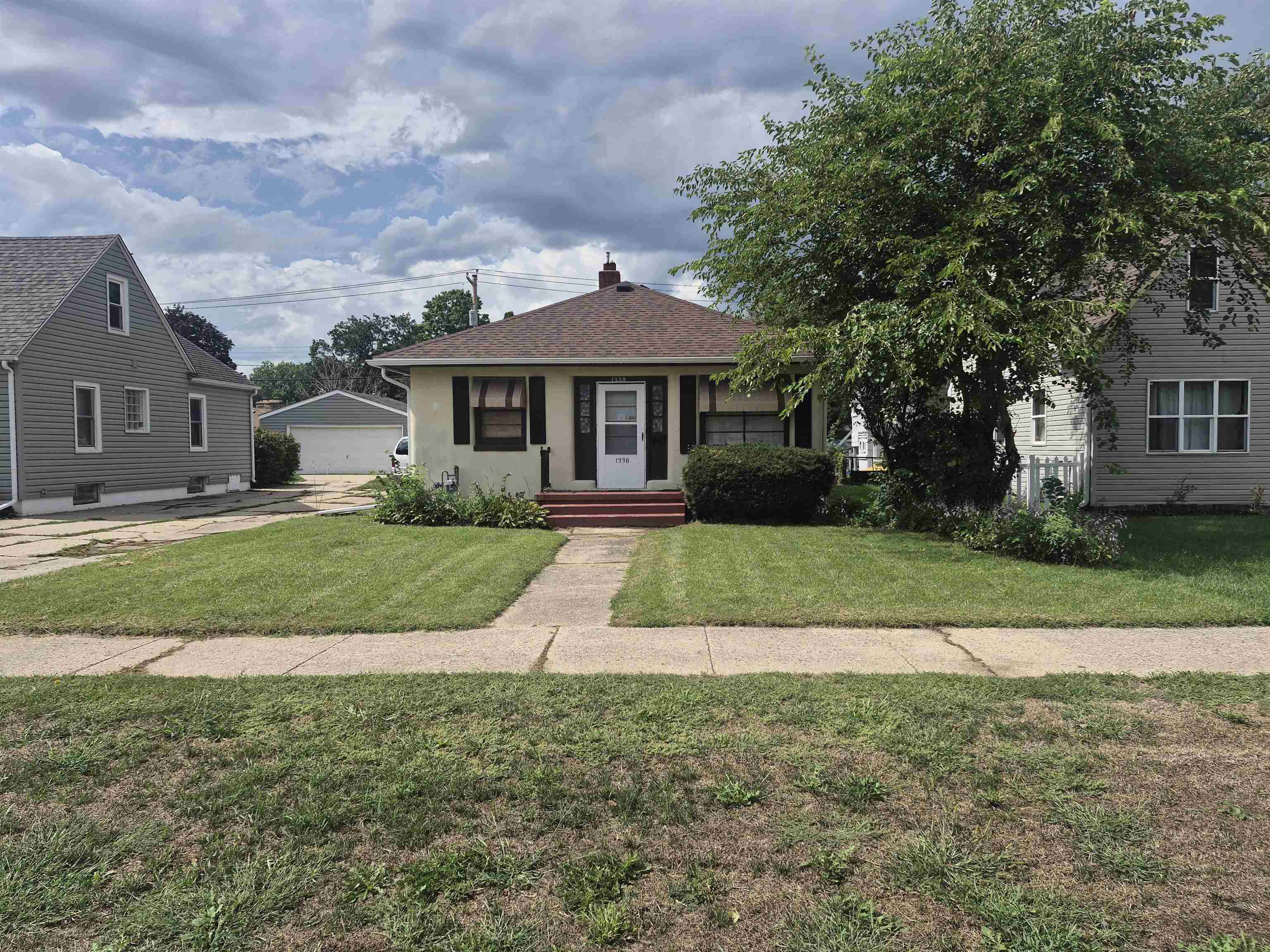 1338 Center Avenue