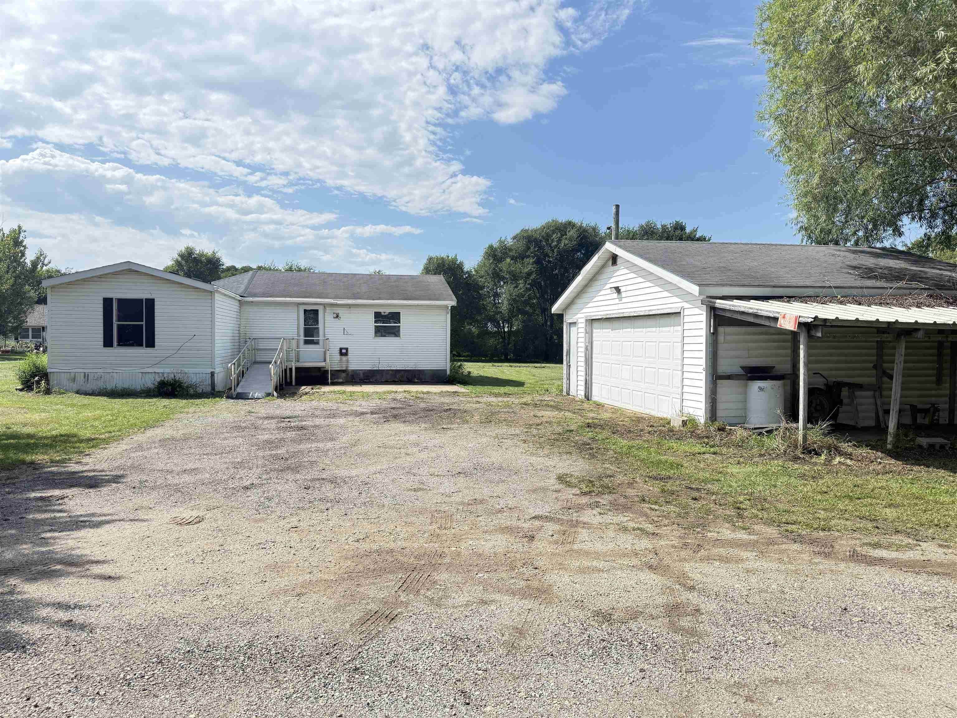 W692 Hwy 81 Property Photo 1