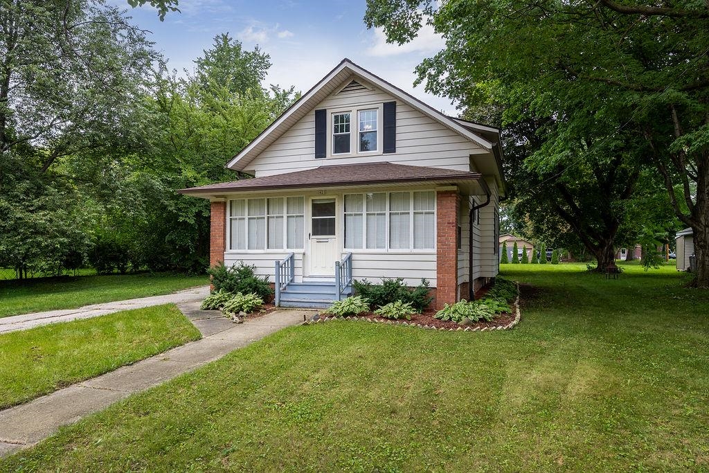 421 S Whiton Street Property Photo 1