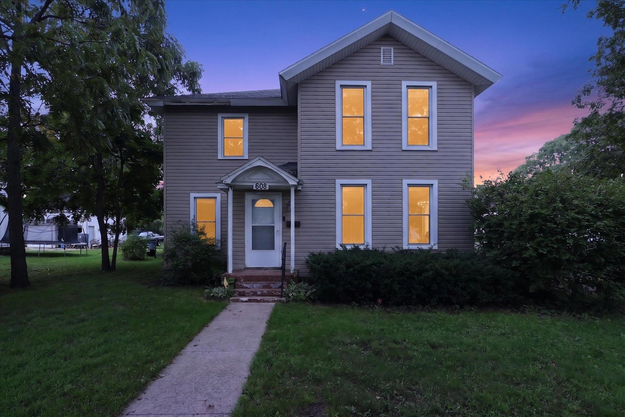 608 1st Center Avenue Property Photo 1