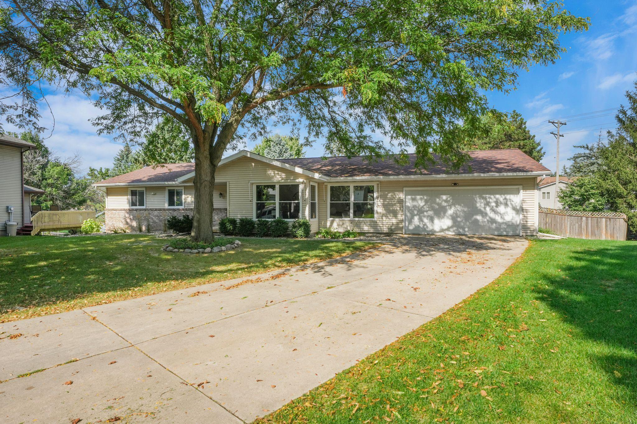 6 Lynbrook Circle Property Photo 1