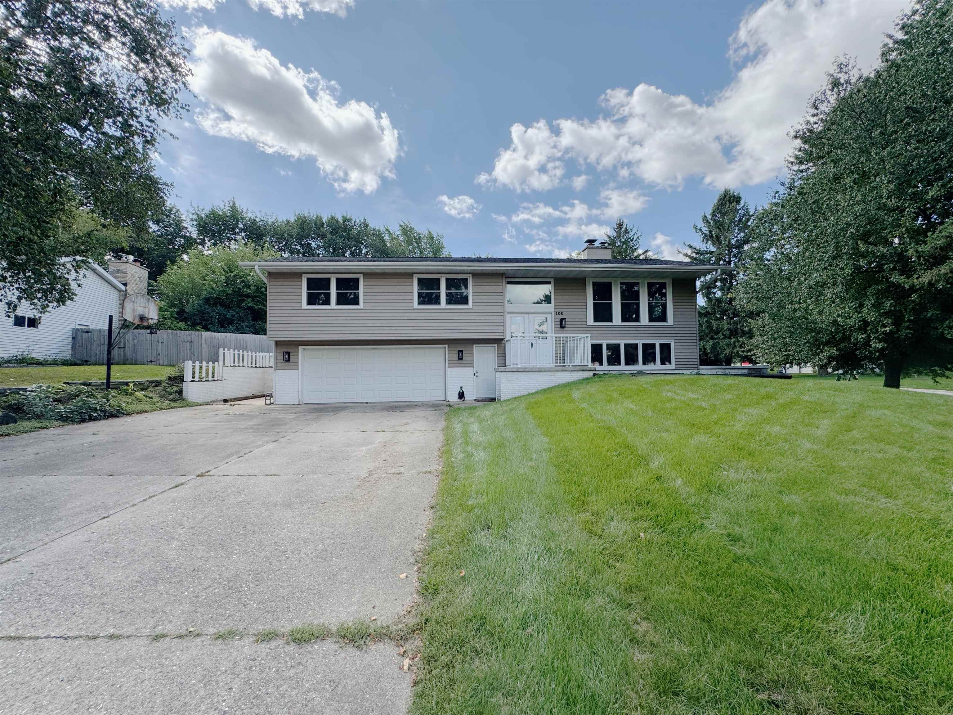 100 Canterbury Court Property Photo 1