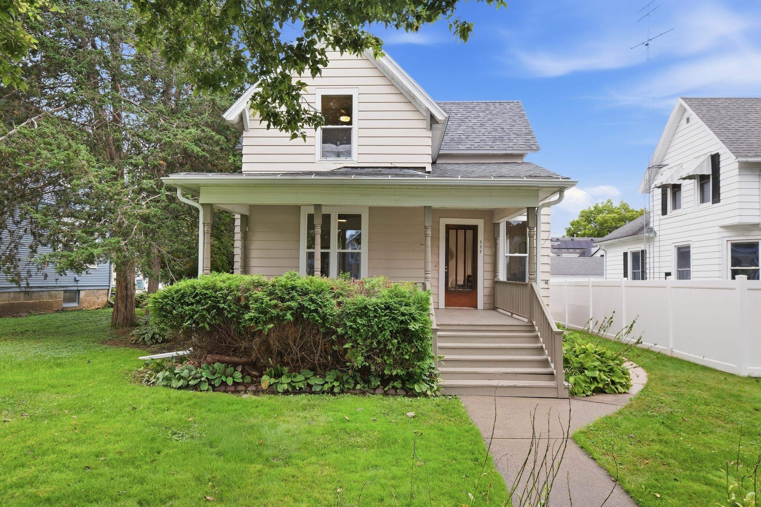 527 1st Street Property Photo 1