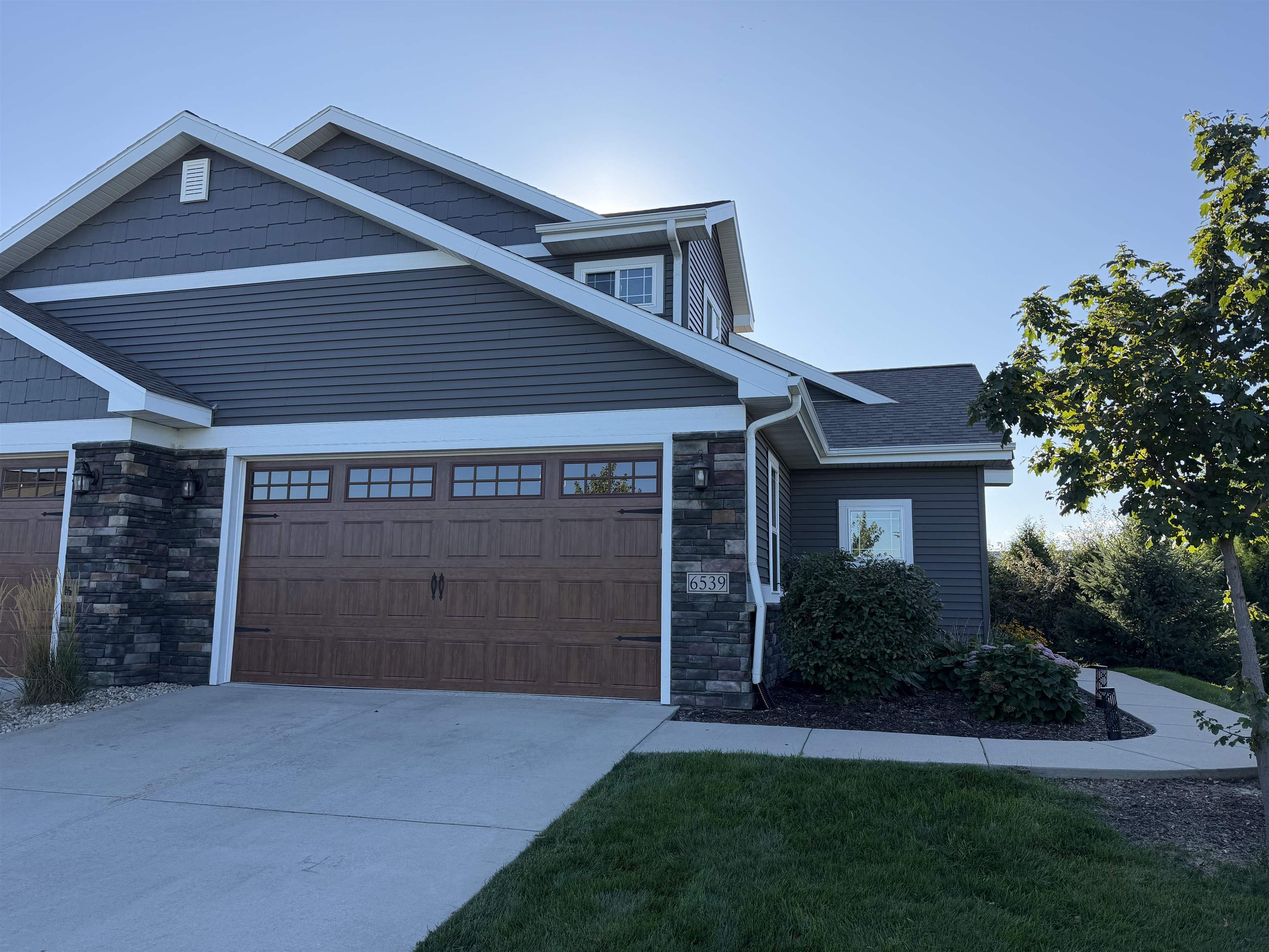 6539 Cortland Park Drive Property Photo 1
