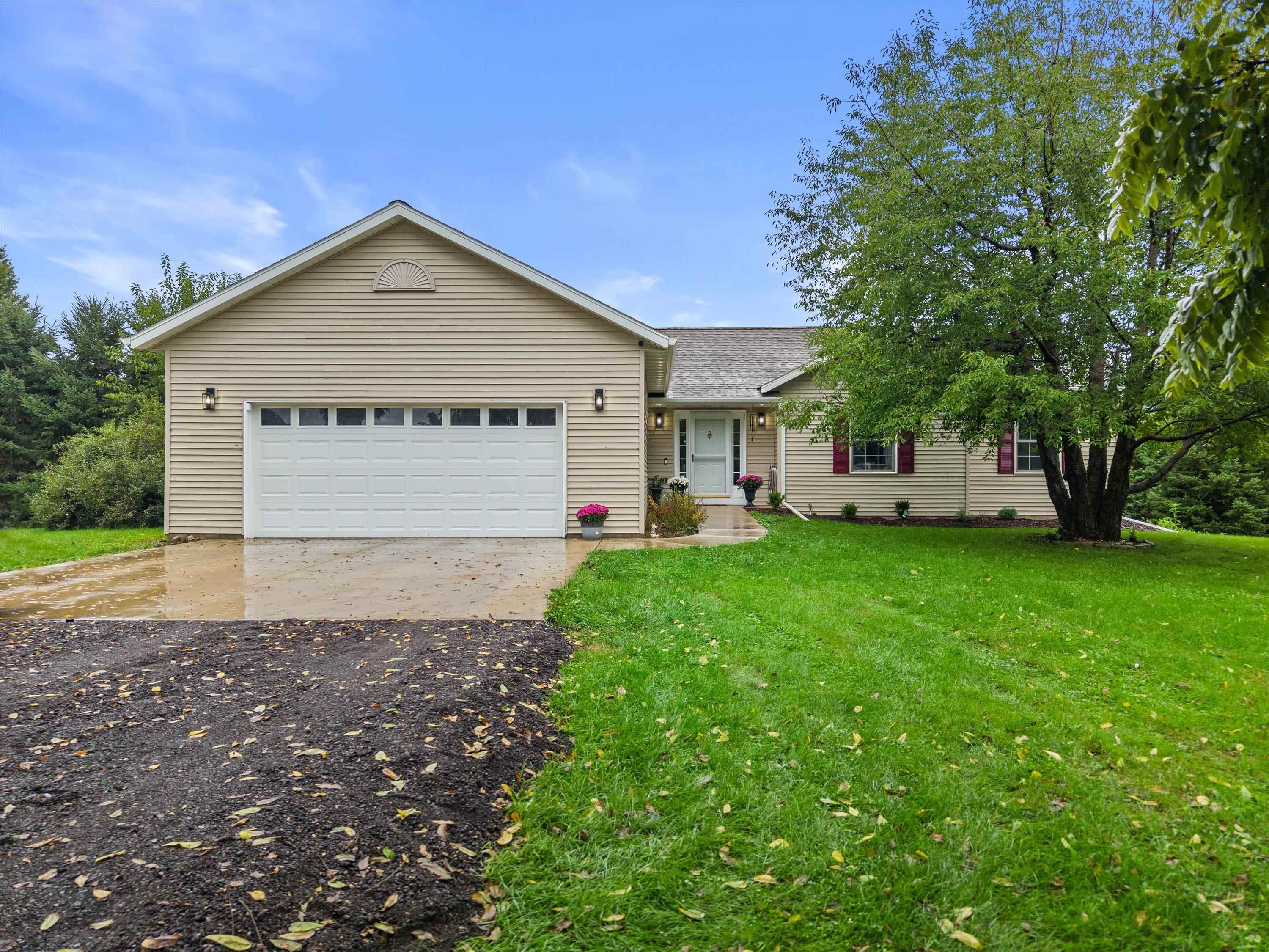 W1737 Purintun Road Property Photo 1