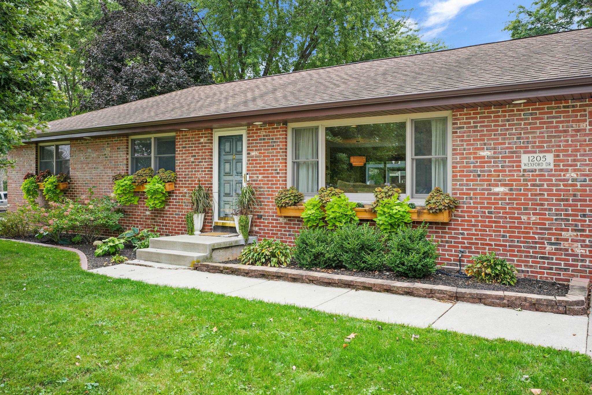 1205 Wexford Drive Property Photo 1