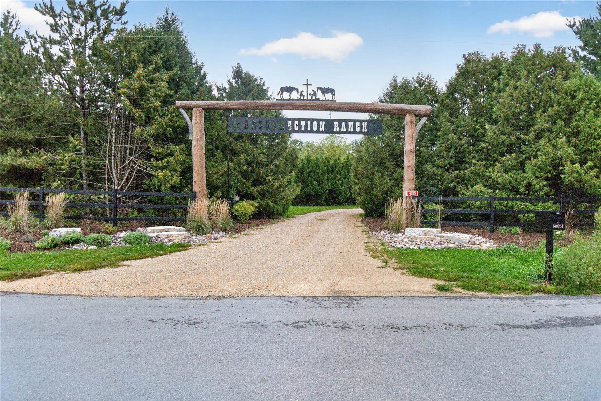 4025 S Bernstein Road Property Photo 1