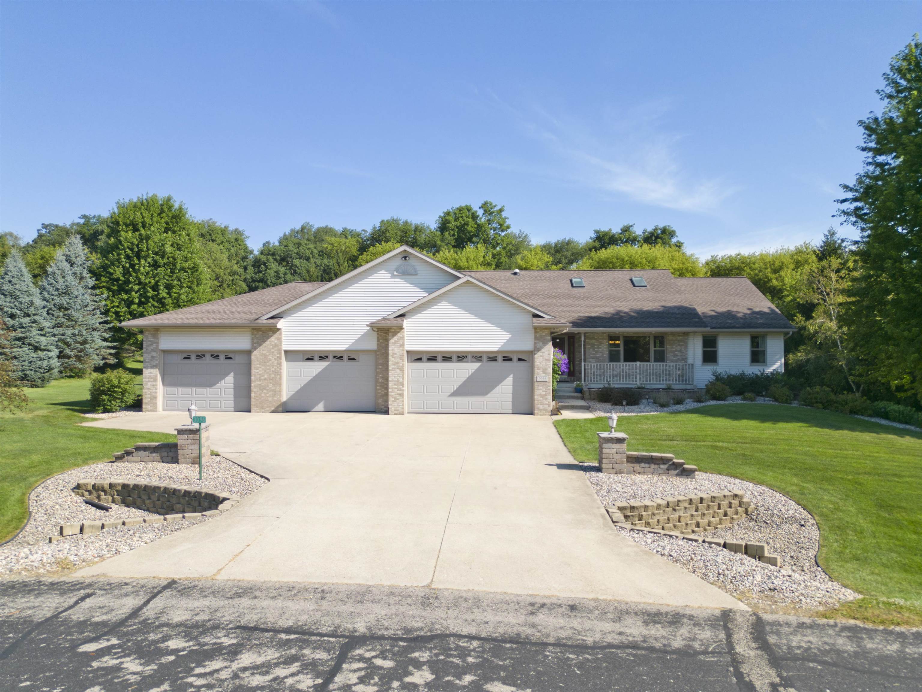 3096 Castleton Crossing Property Photo 1