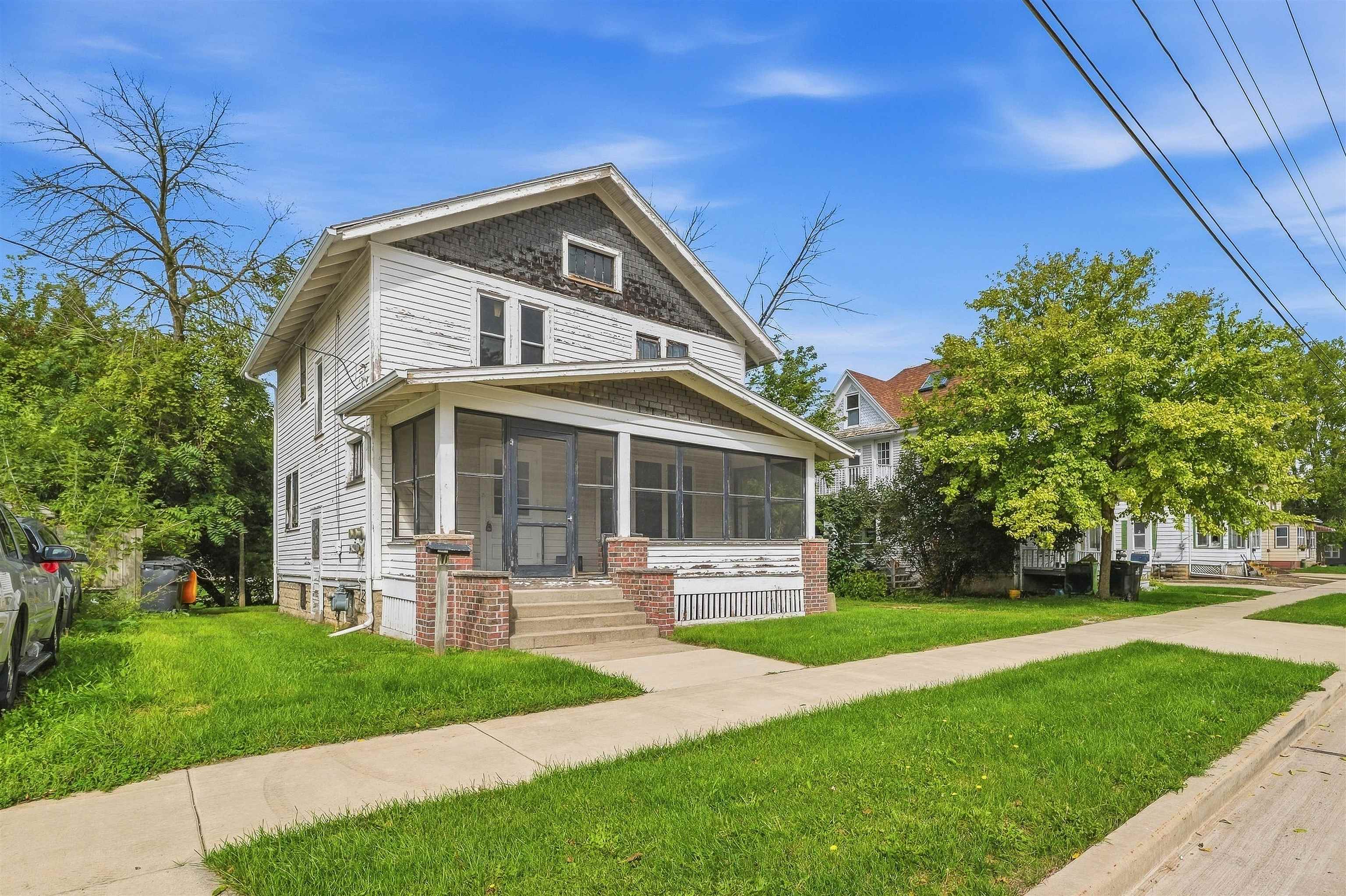 910 S Spring Street Property Photo 1