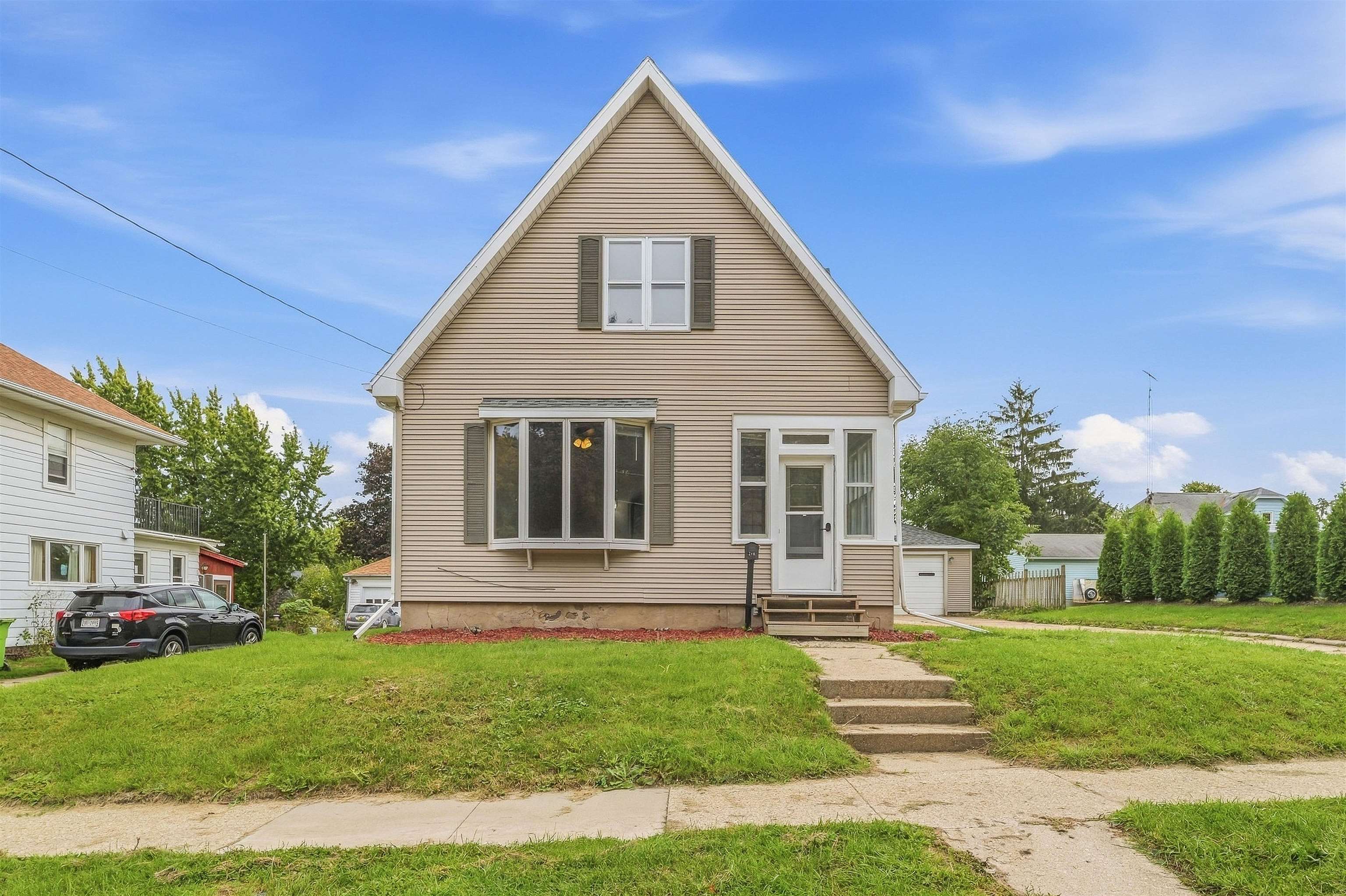218 N Henninger Street Property Photo 1
