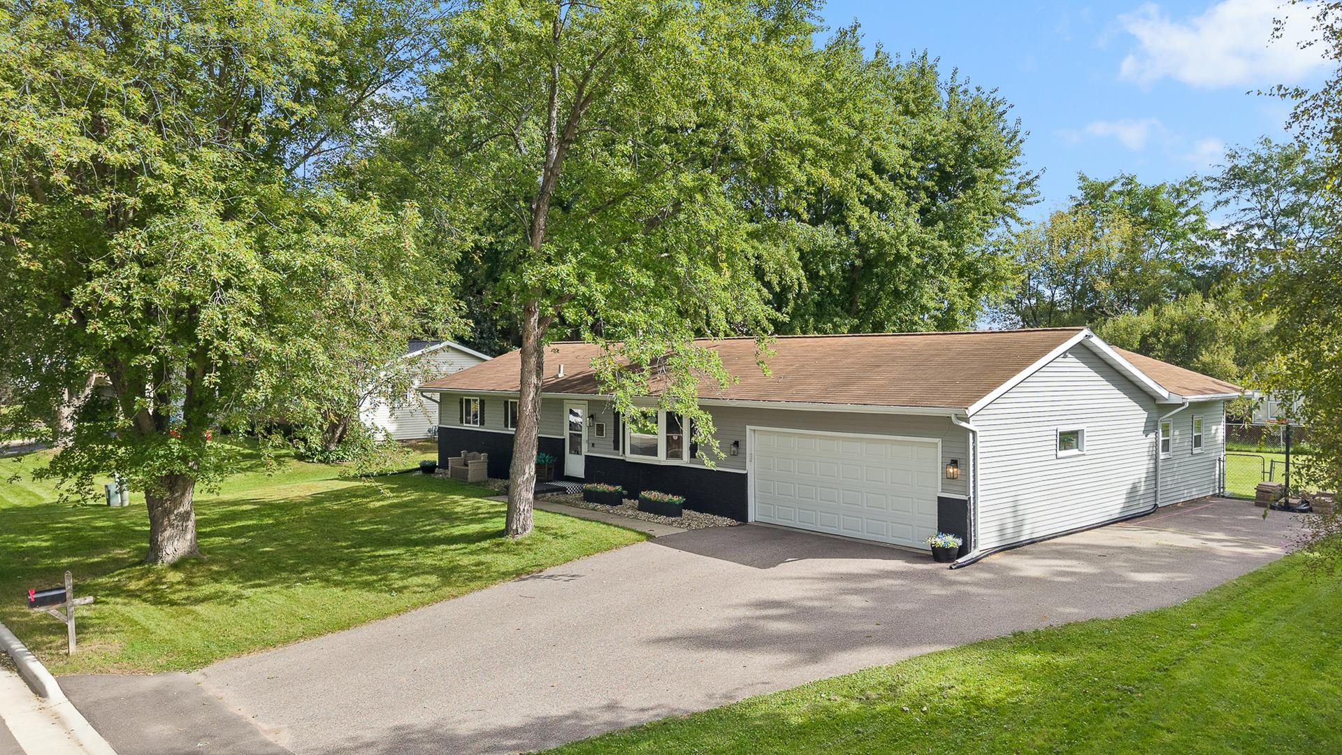 521 Dennis Drive Property Photo 1