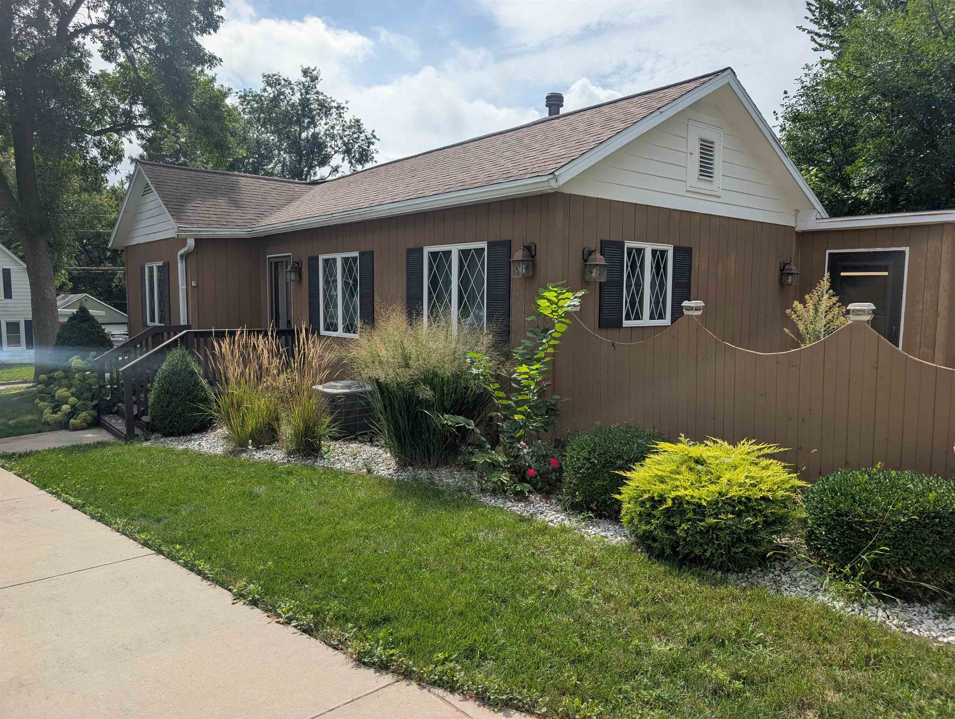 302 Maple Avenue Property Photo 1