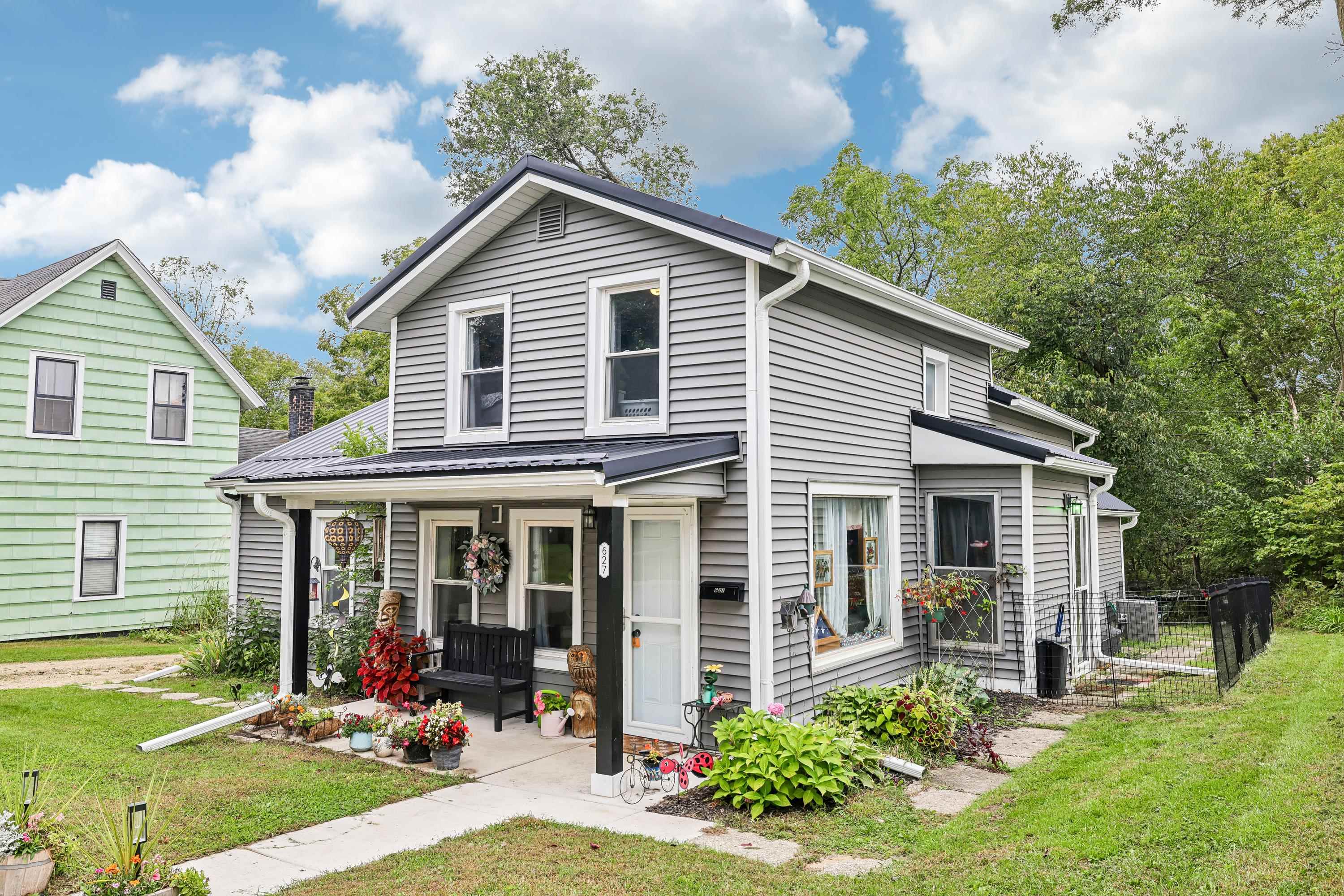 627 E Conant Street Property Photo 1