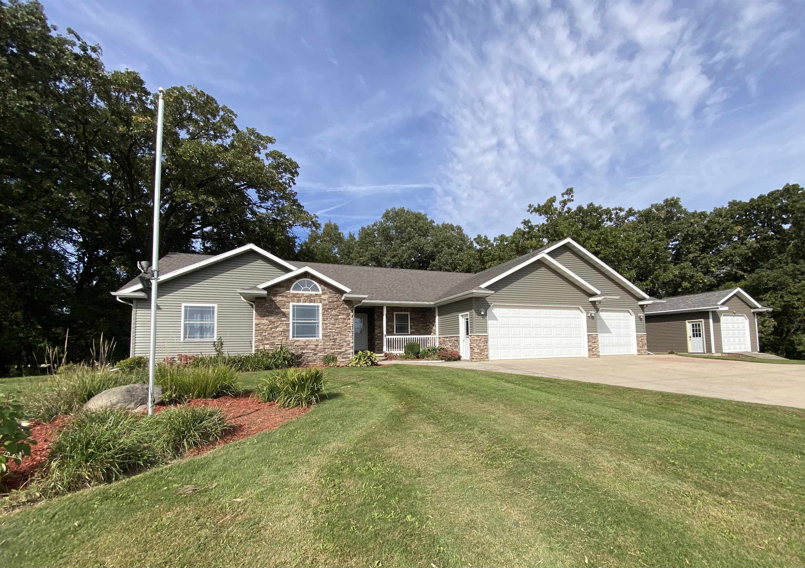 W10886 Westfox Road Property Photo 1