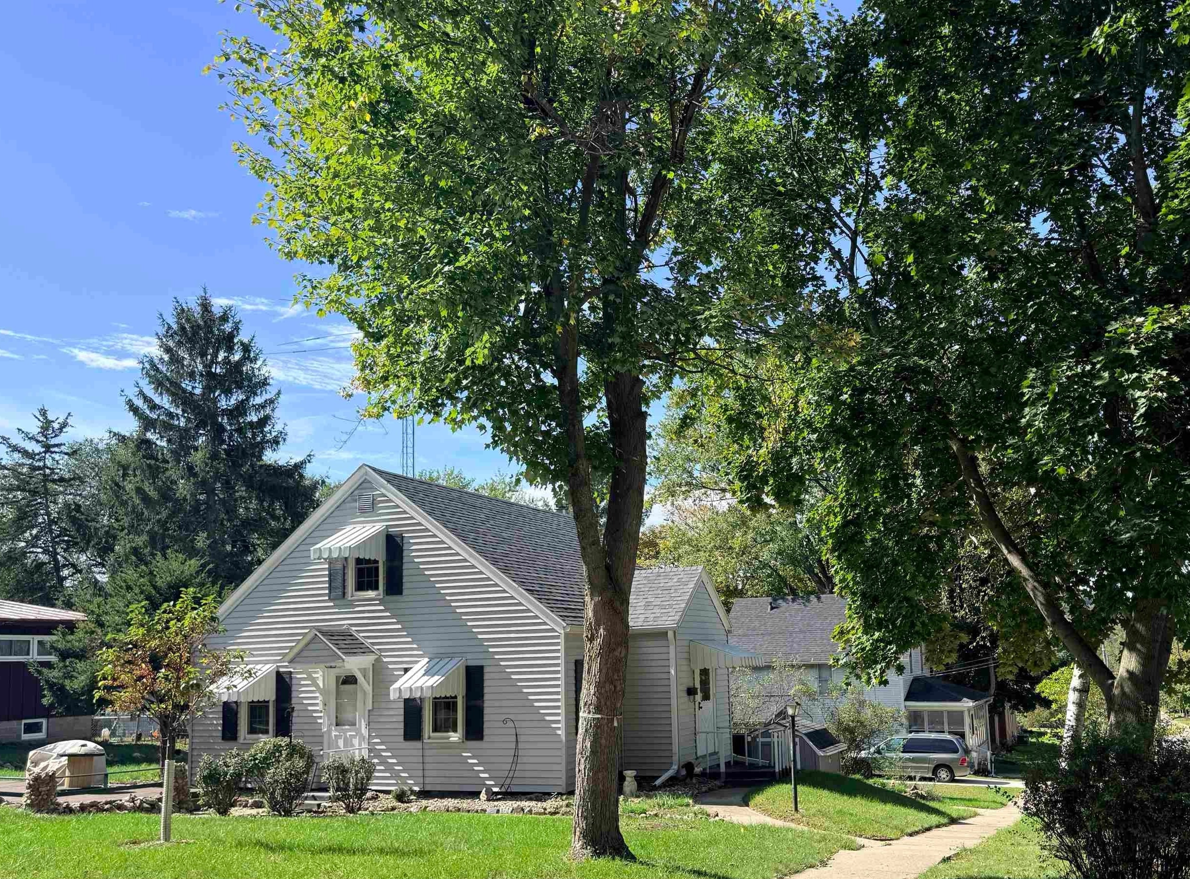 591 E 4th Street Property Photo 1
