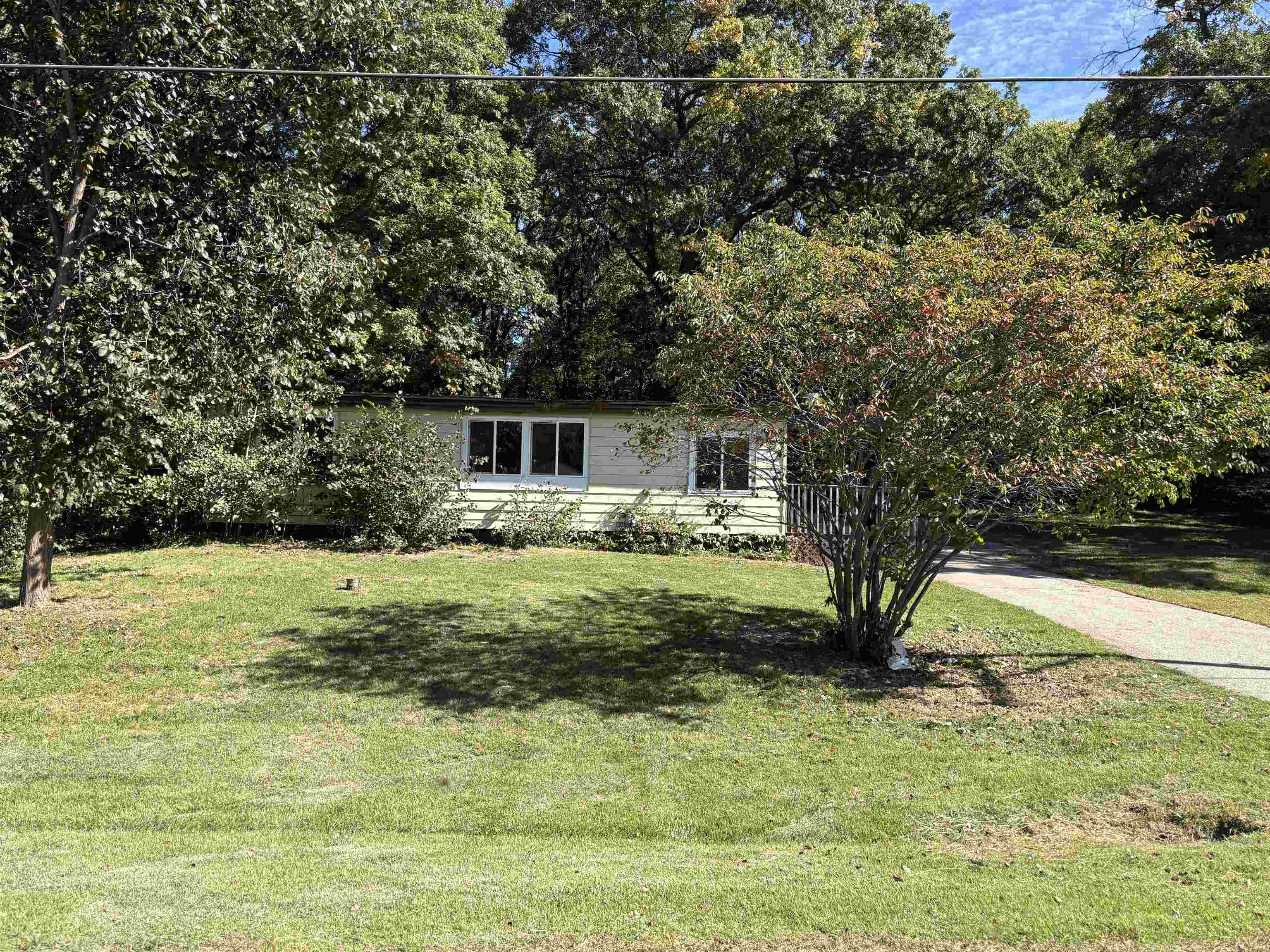 832 W Happy Hollow Road Property Photo 1