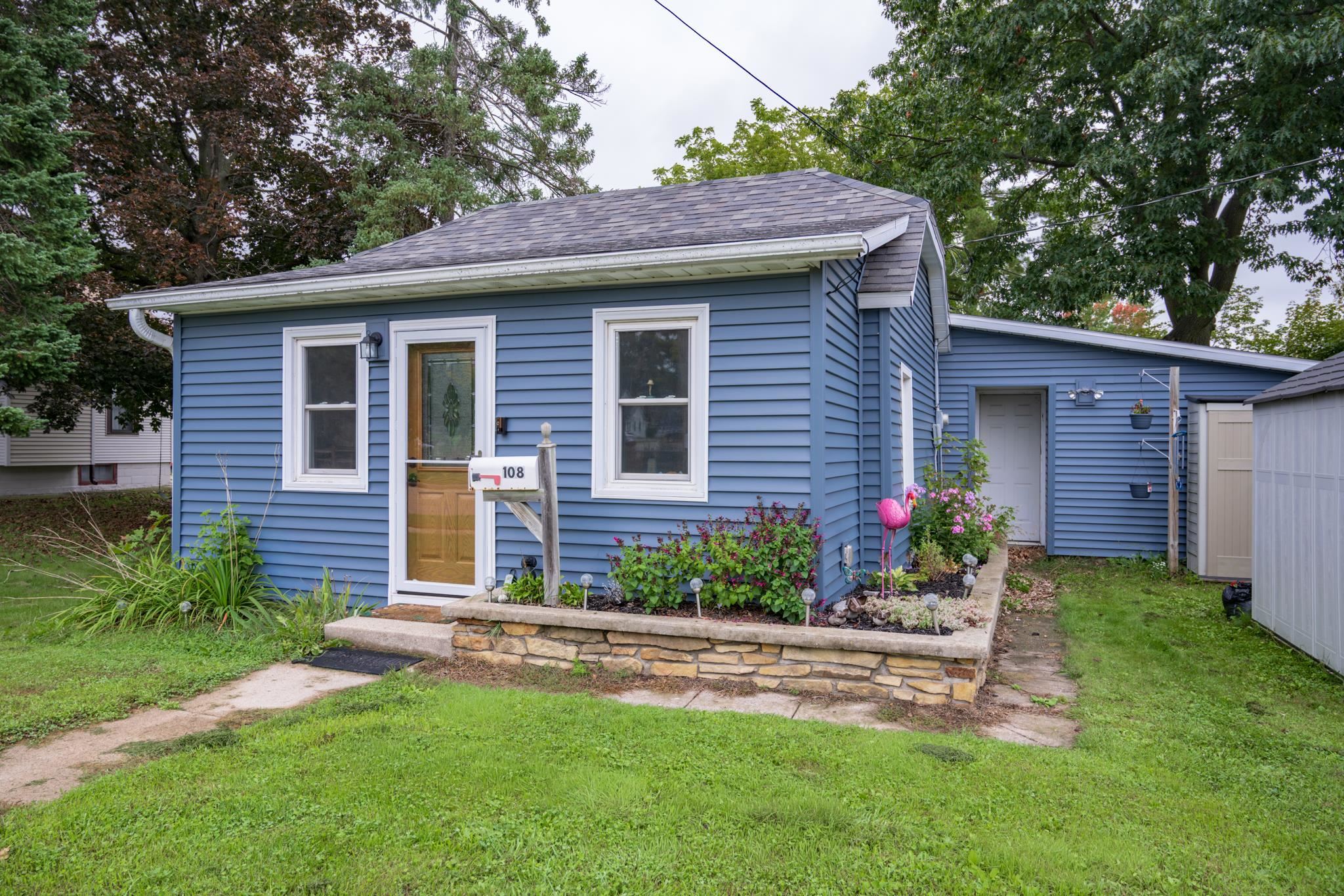108 W River Street Property Photo 1