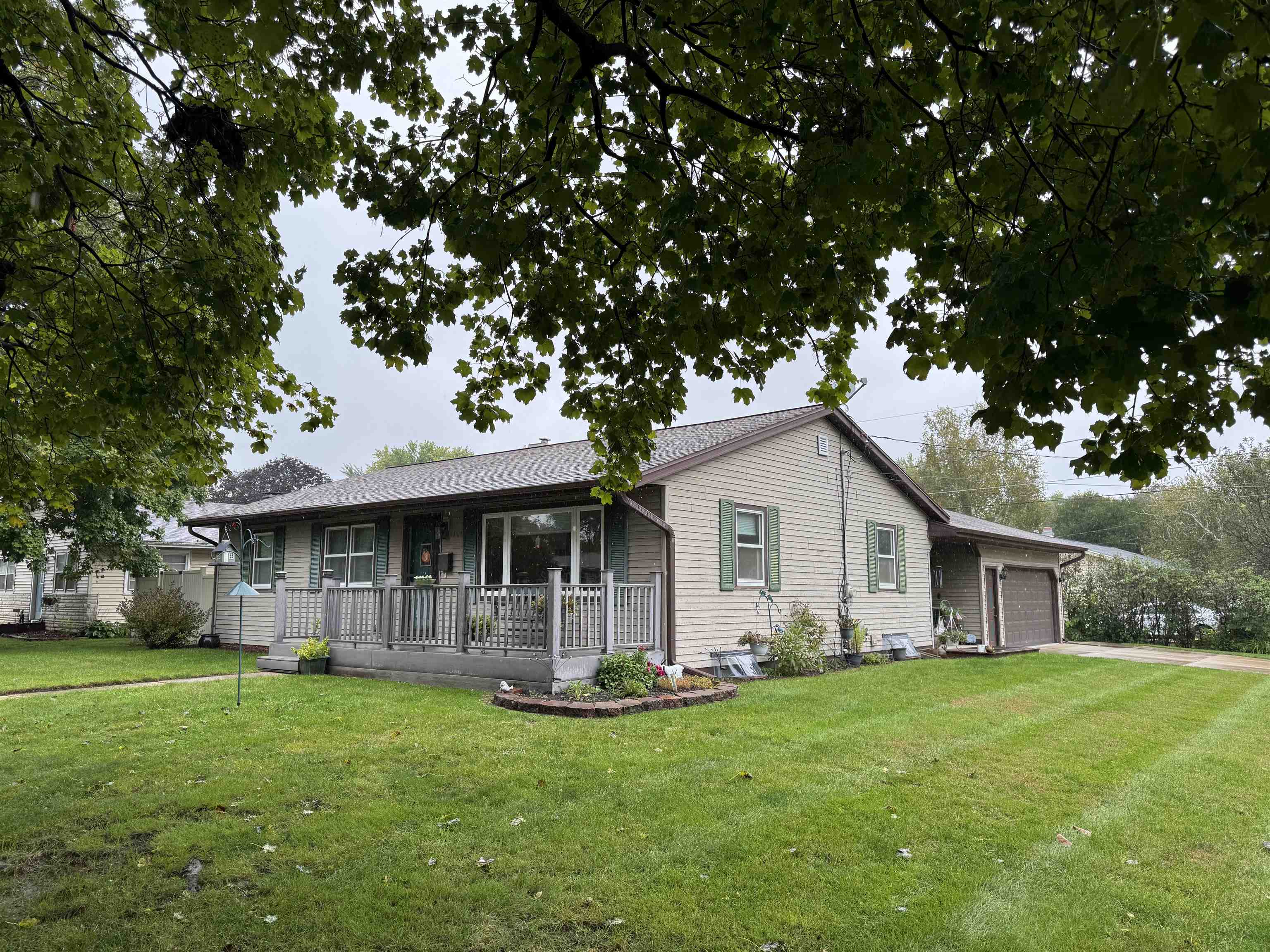 1304 Manor Drive Property Photo 1