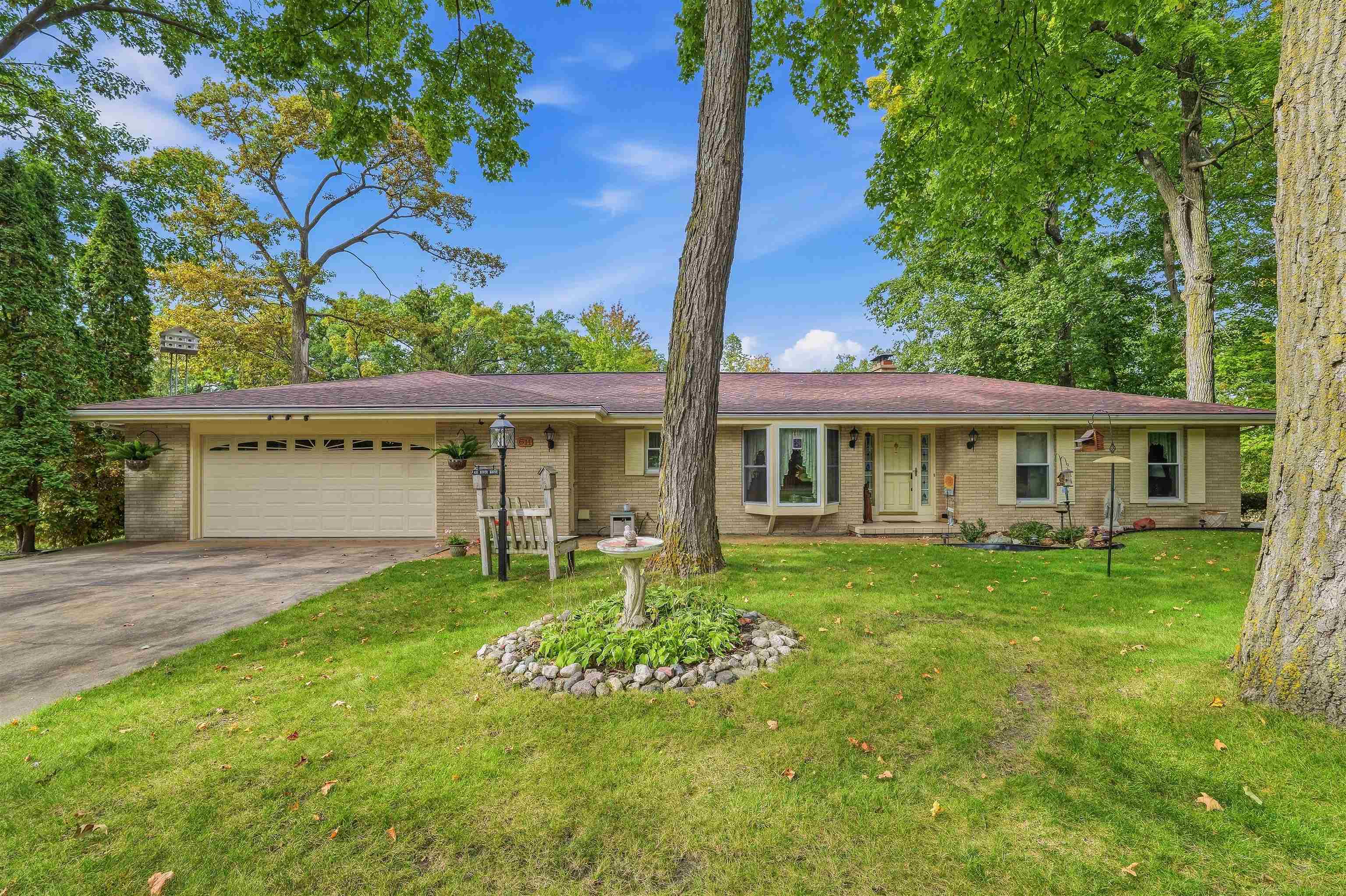 611 River Drive Property Photo 1