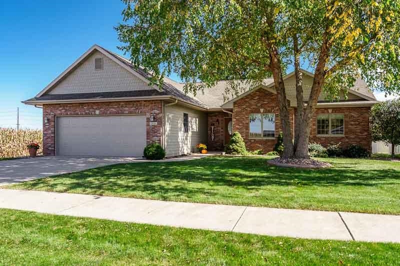 1616 Honeysuckle Lane Property Photo 1
