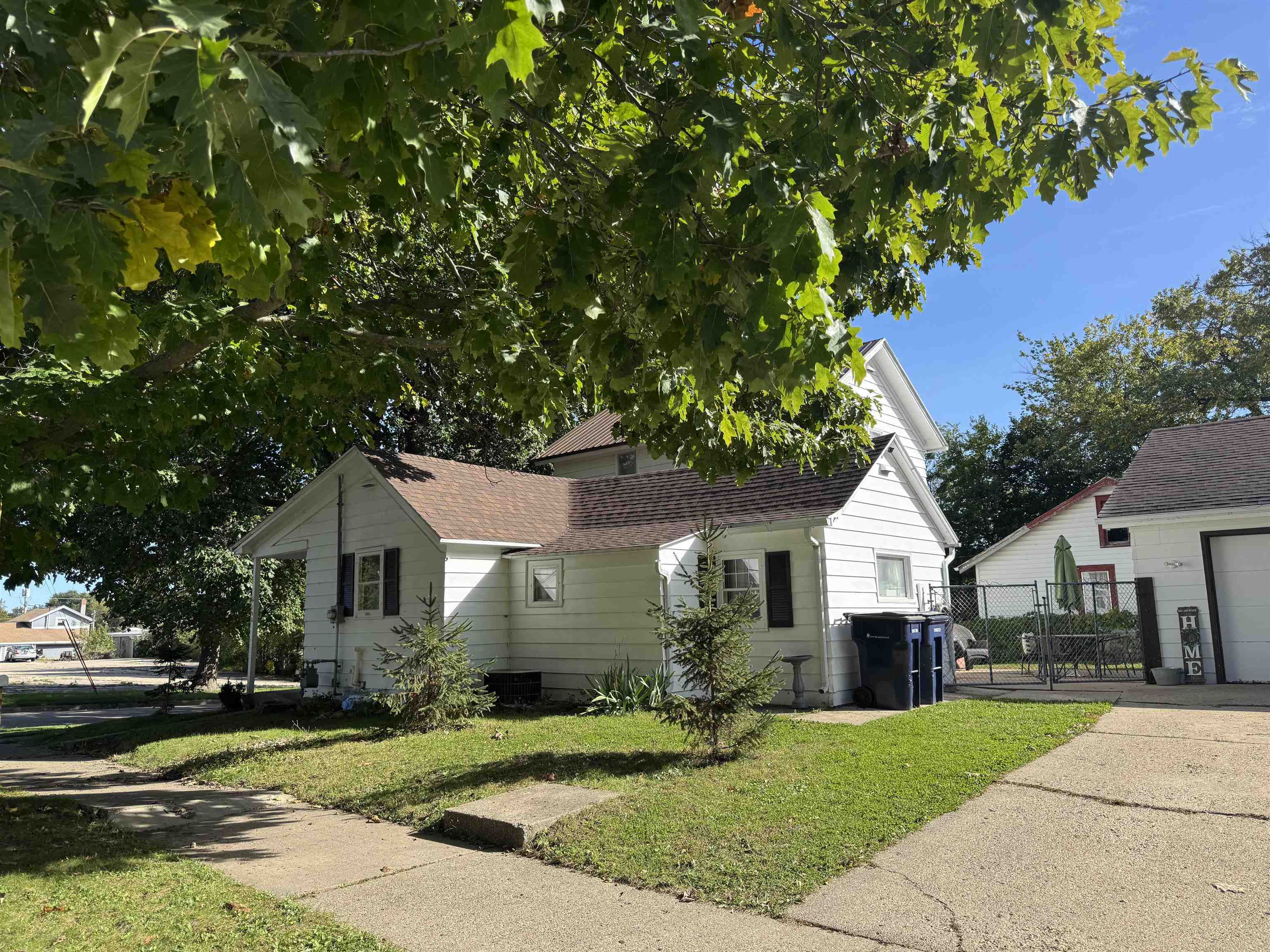102 S Chatham Street Property Photo 1