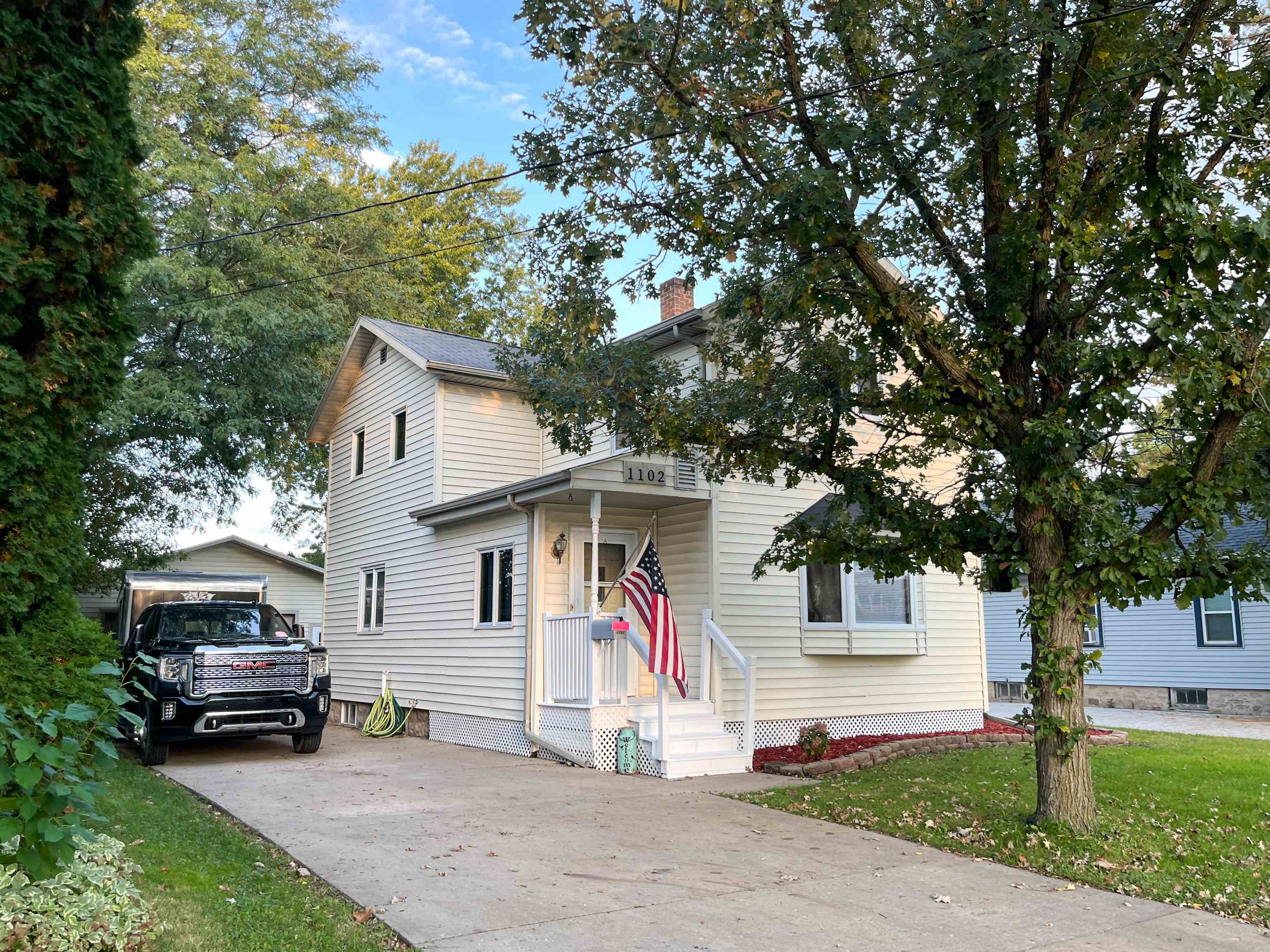 1102 N Center Street Property Photo 1
