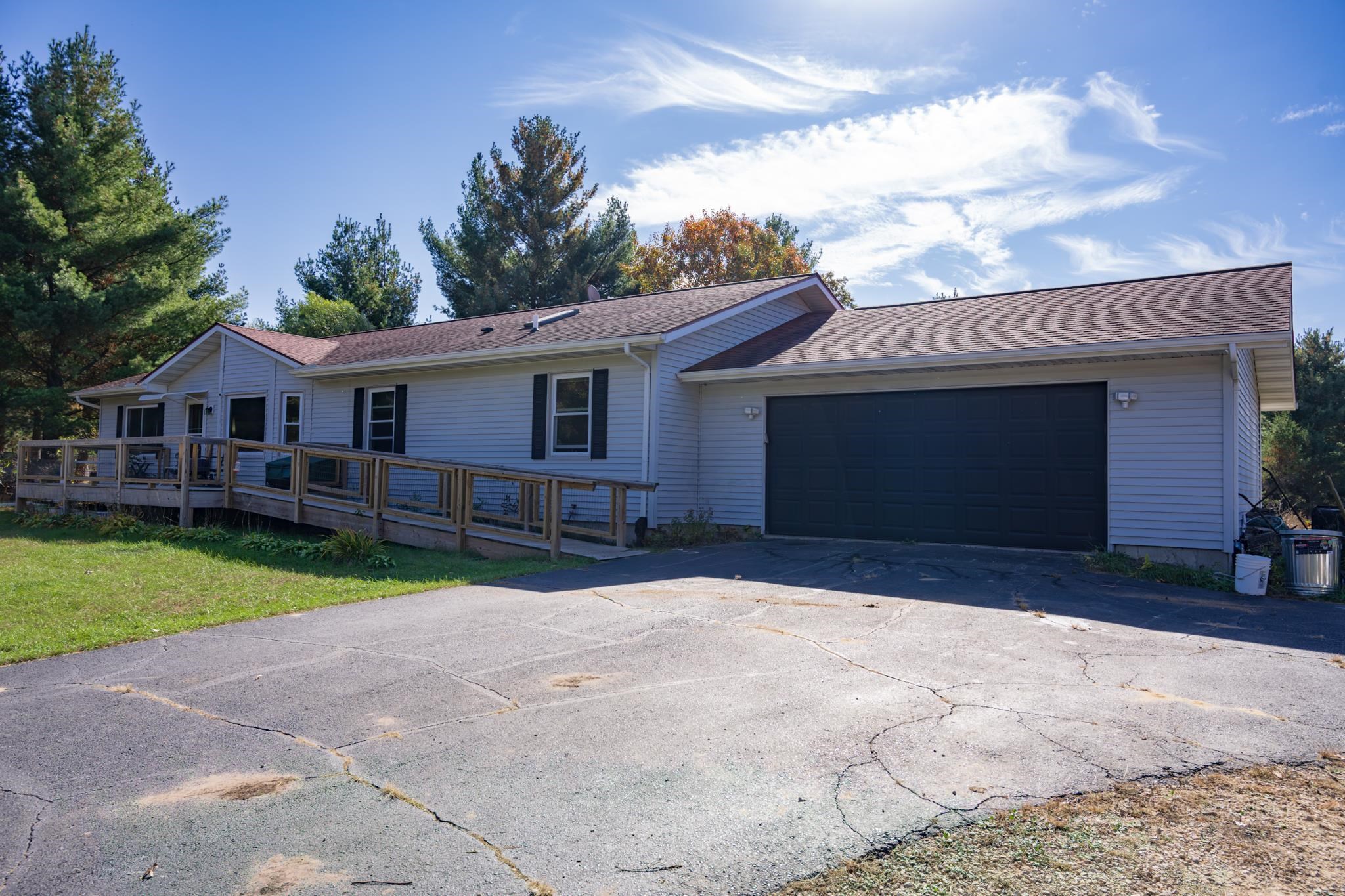 1581 Evergreen Avenue Property Photo 1