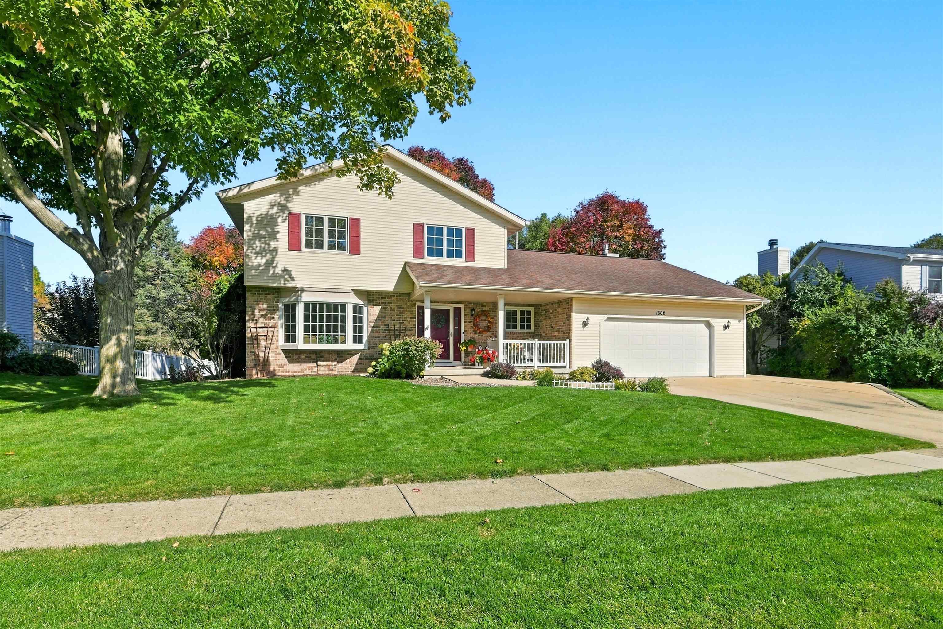 1602 Manchester Crossing Property Photo 1