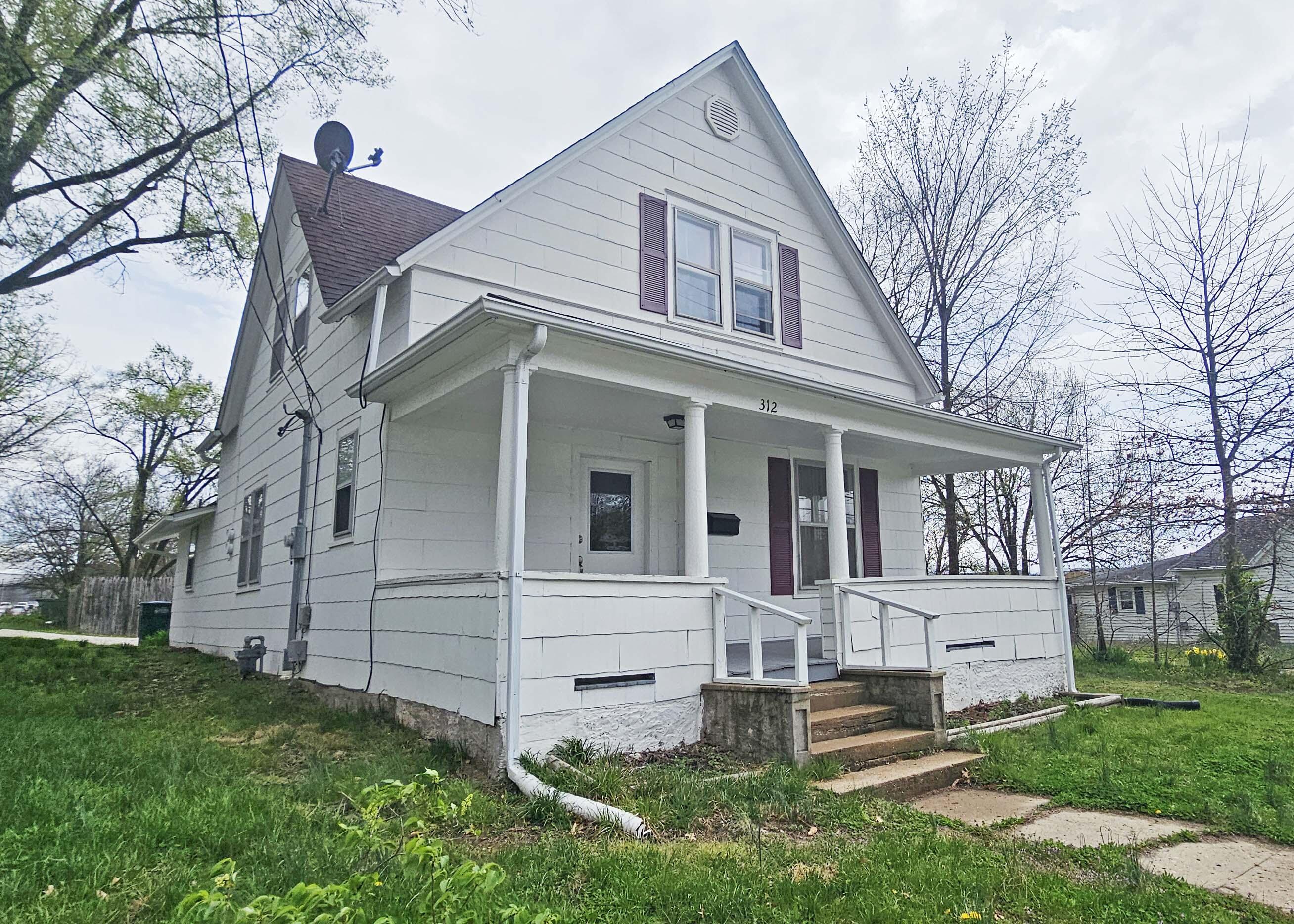 312 Oak Street Property Photo 1