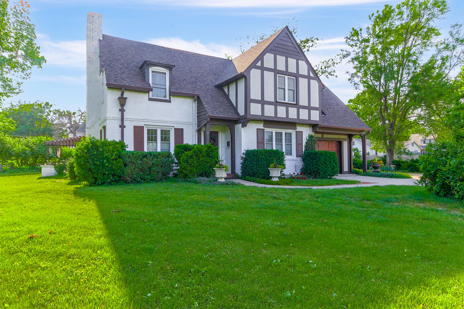 1 Park Circle Property Photo 2